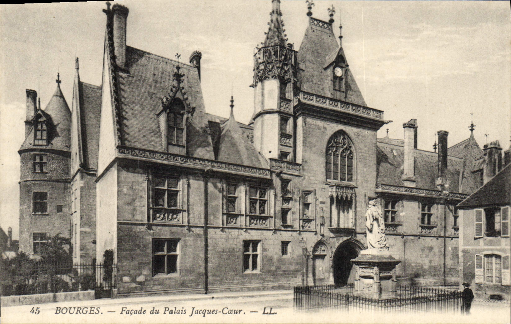 CPA Bourges Facade du Palais Jacques Coeur 