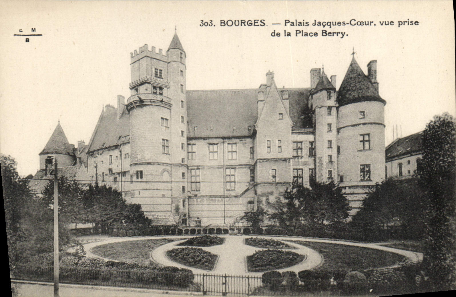 CPA Bourges Palais Jacques Coeur vue prise de la Place Berry 