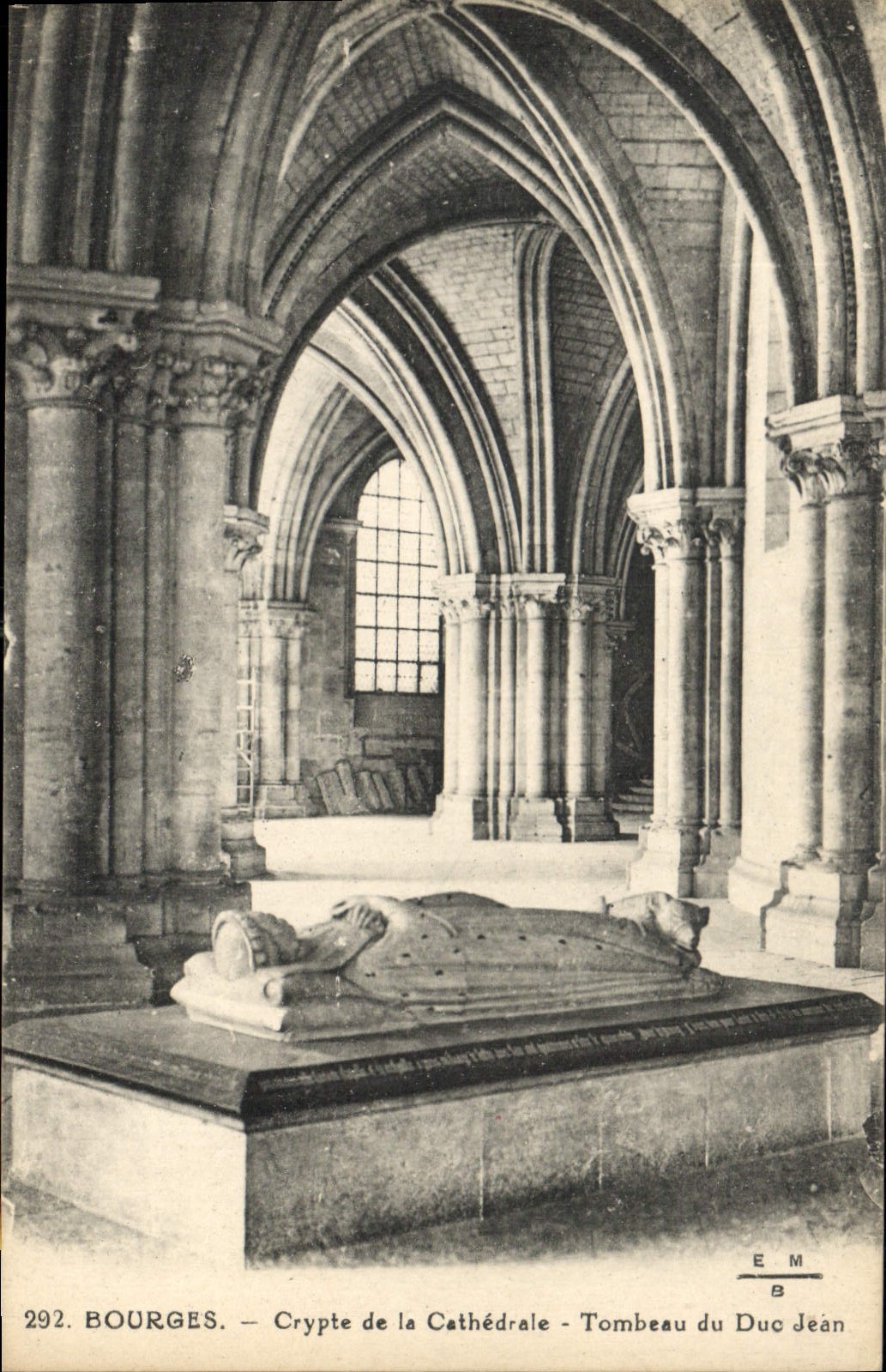 CPA Bourges Crypte de la Cathedrale Tombeau du Duc Jean 