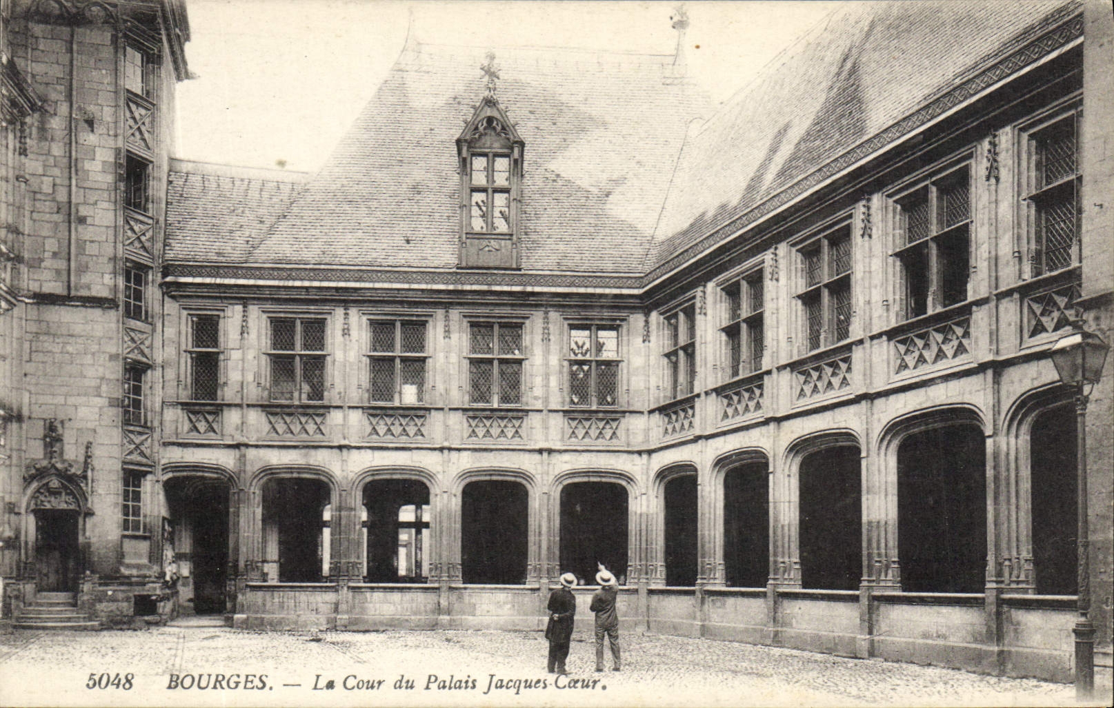CPA Bourges La Cour du Palais Jacques Coeur 