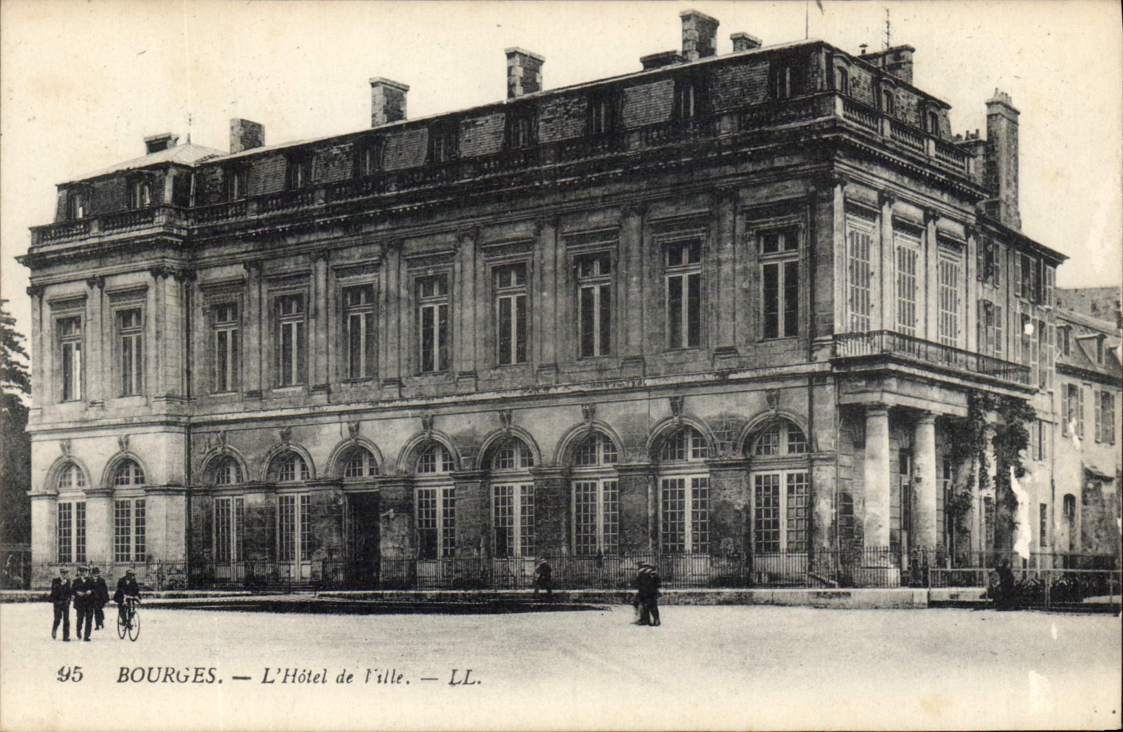 CPA Bourges L'Hotel de Ville 