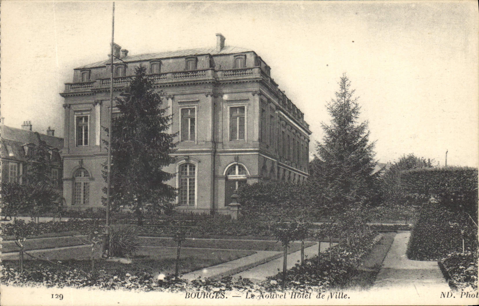 CPA Bourges Le Nouvel Hotel de Ville 