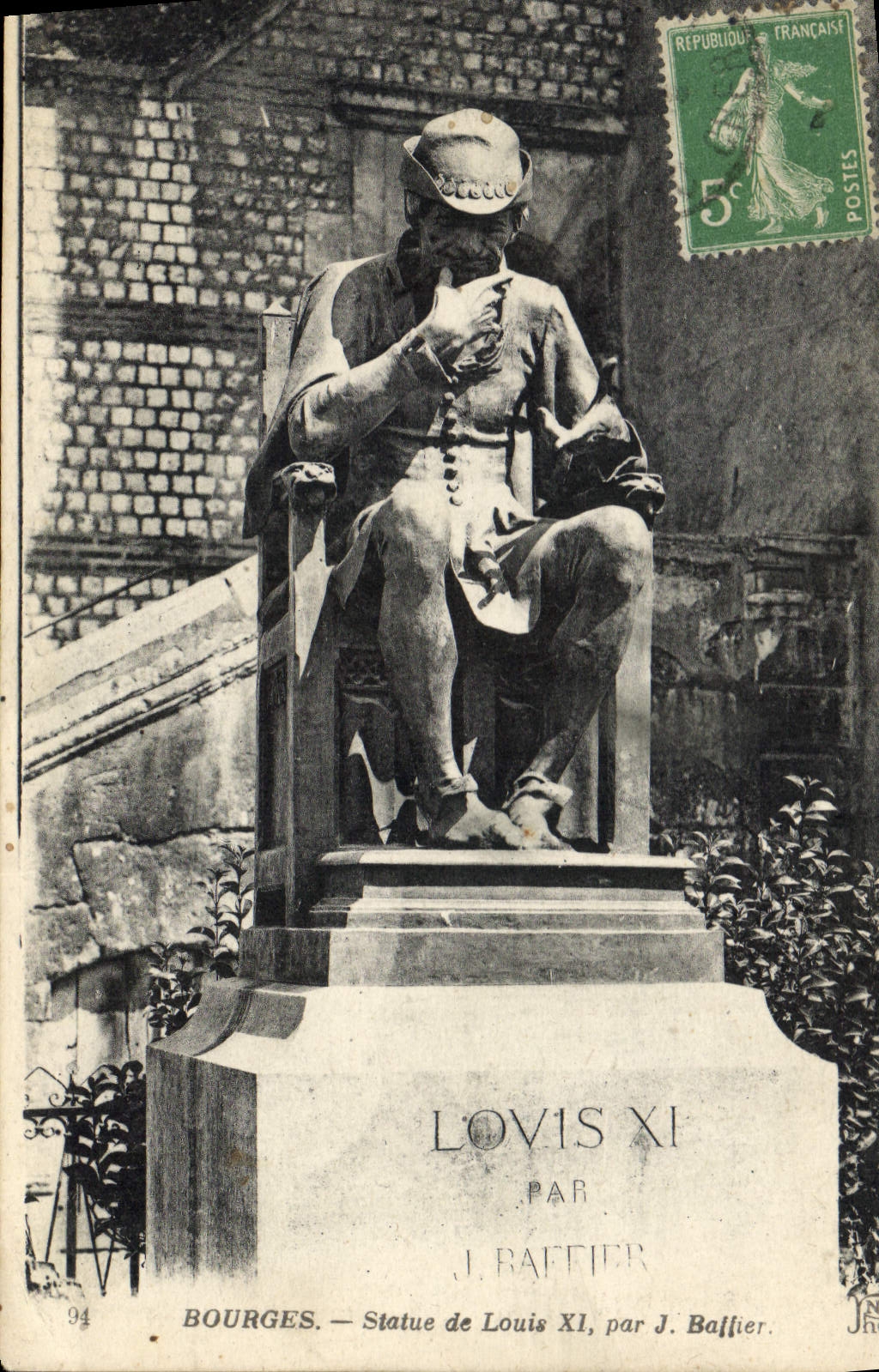 CPA Bourges Statue de Louis XI 