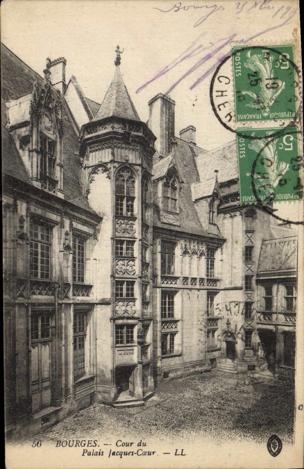 CPA Bourges Cour du Palais Jacques Coeur 