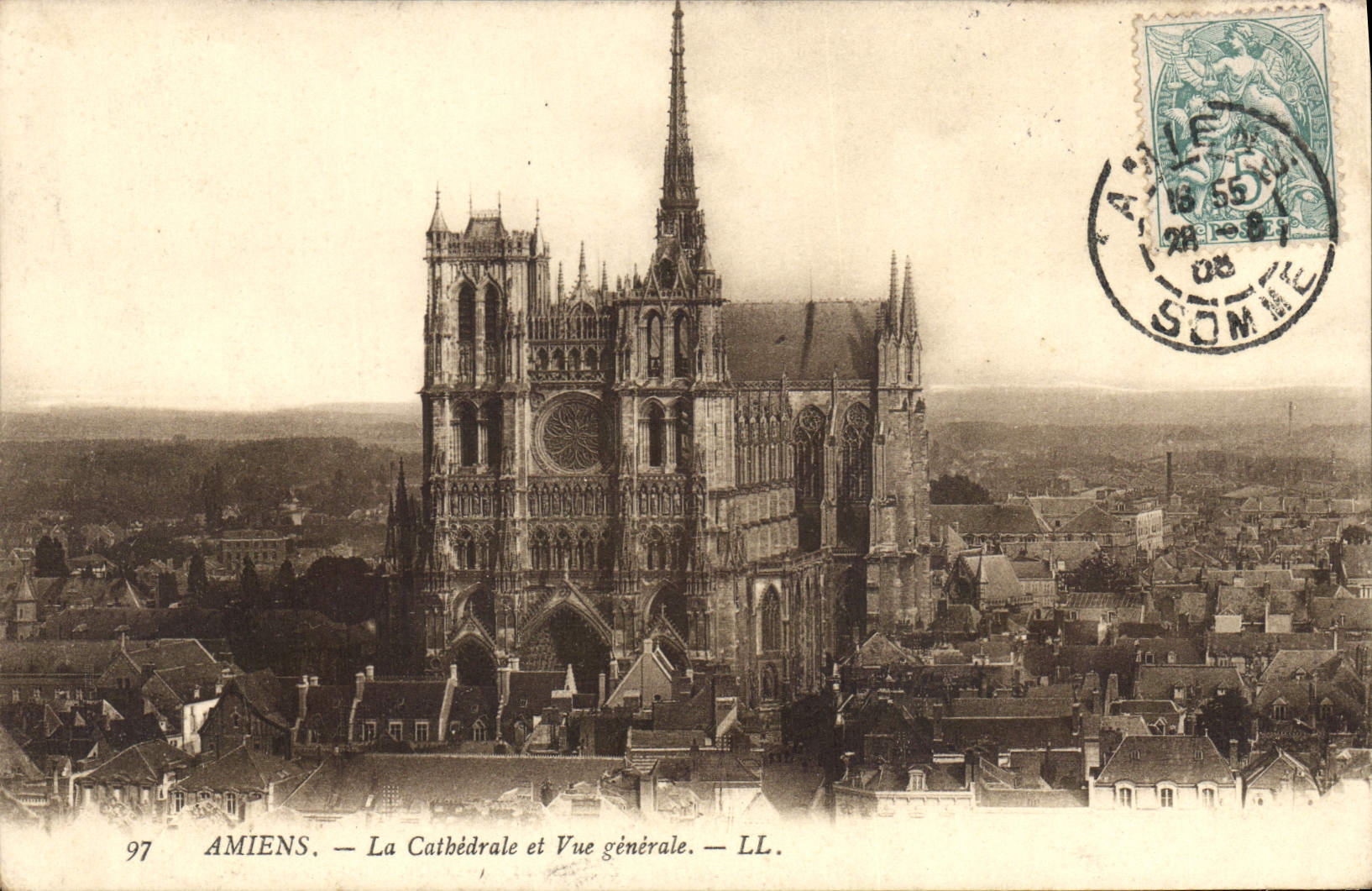 CPA Amiens La Cathedrale et Vue generale 