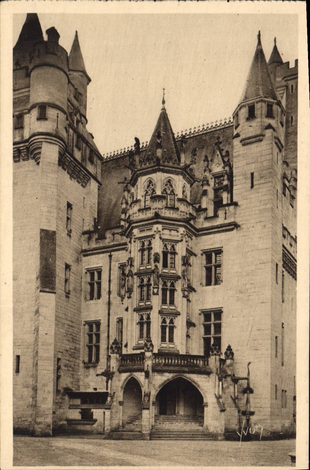 CPA Chateau de Pierrefonds Oise L'Escalier d'Honneur 