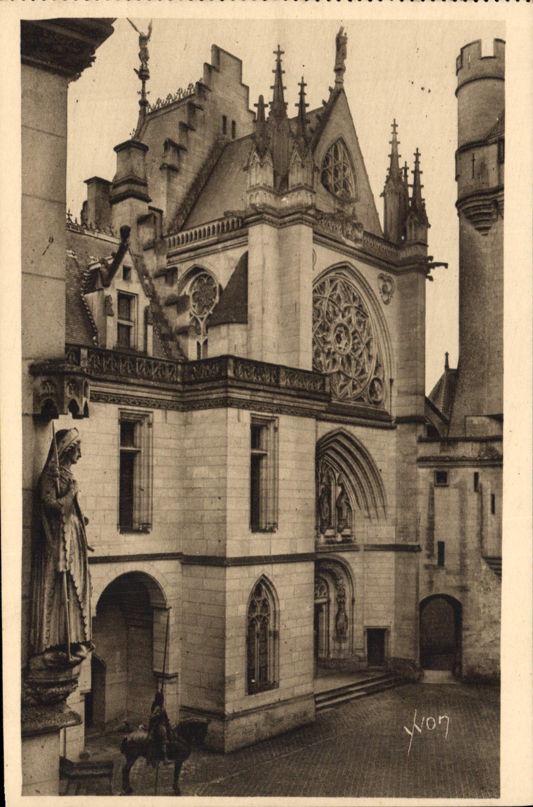 CPA Chateau de Pierrefonds Oise La Chapelle 