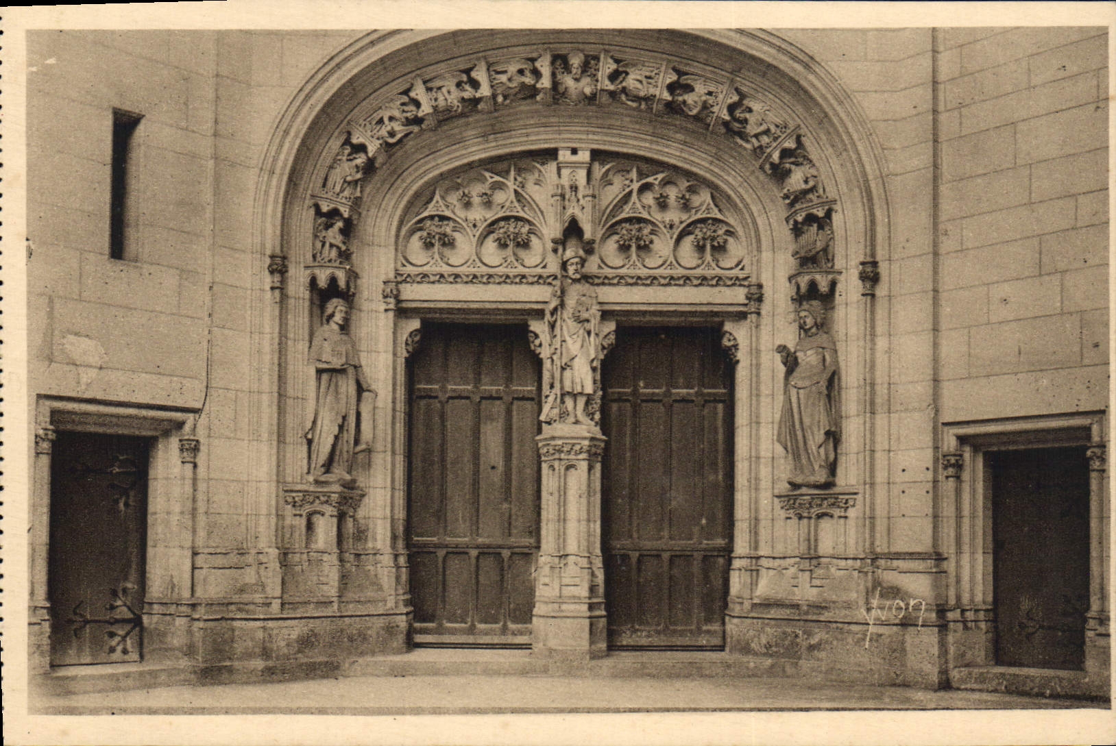 CPA Chateau de Pierrefonds Oise Porte d'Entree de la Chapelle 