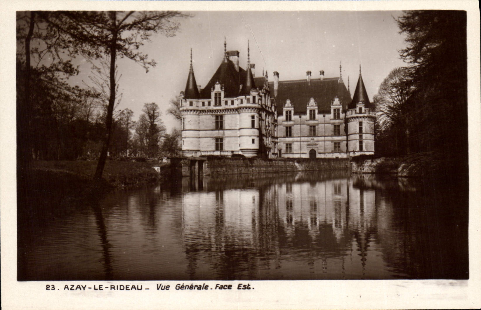 CPA Azay le Rideau Vue Generale Face Est