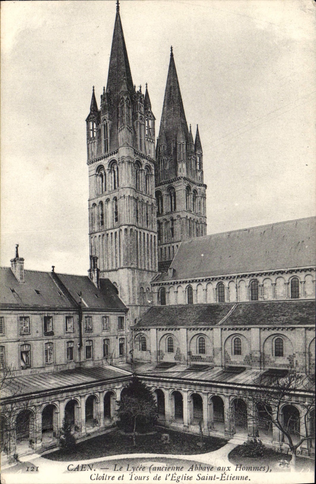 CPA Caen Le Lycee ancienne Abbaye aux Hommes Cloitre Jours de l'Eglise Saint Etienne 