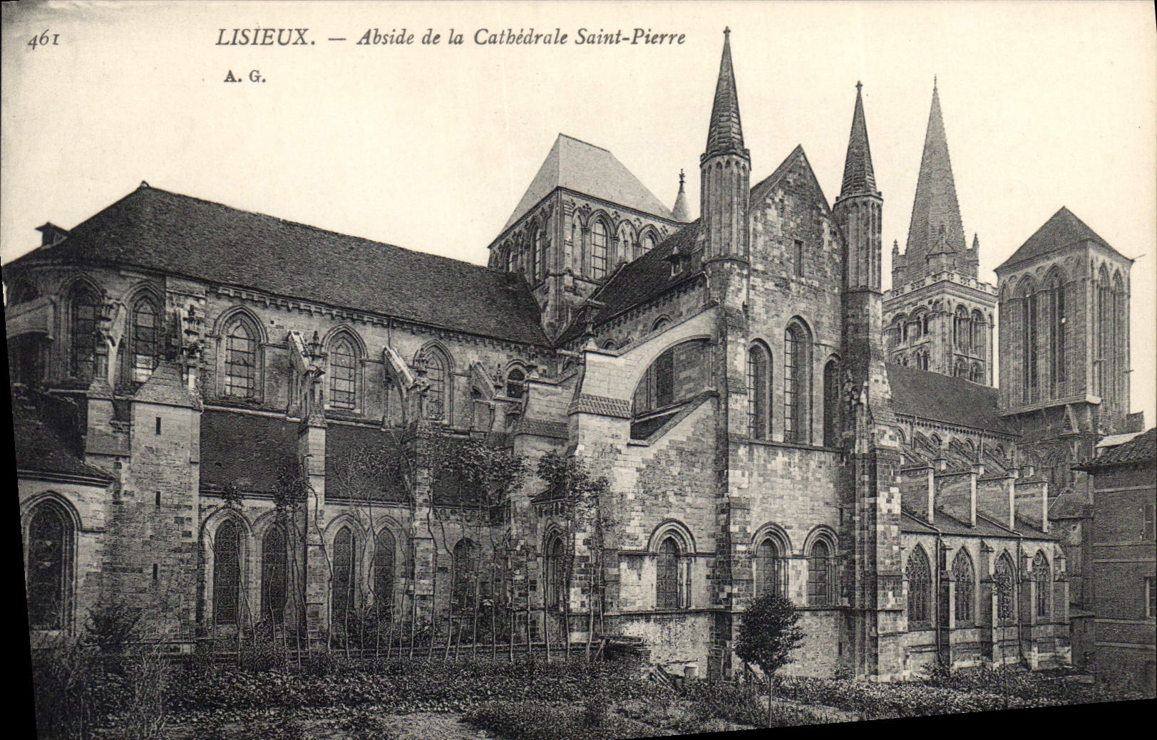 CPA Lisieux Abside de la Cathedrale Saint Pierre