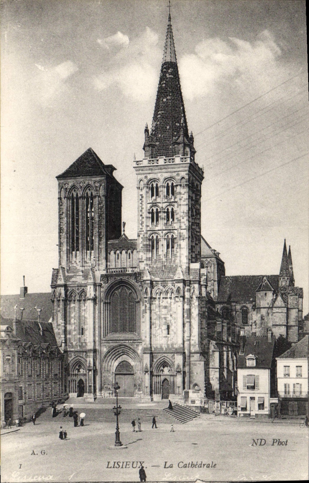 CPA Lisieux La Cathedrale 