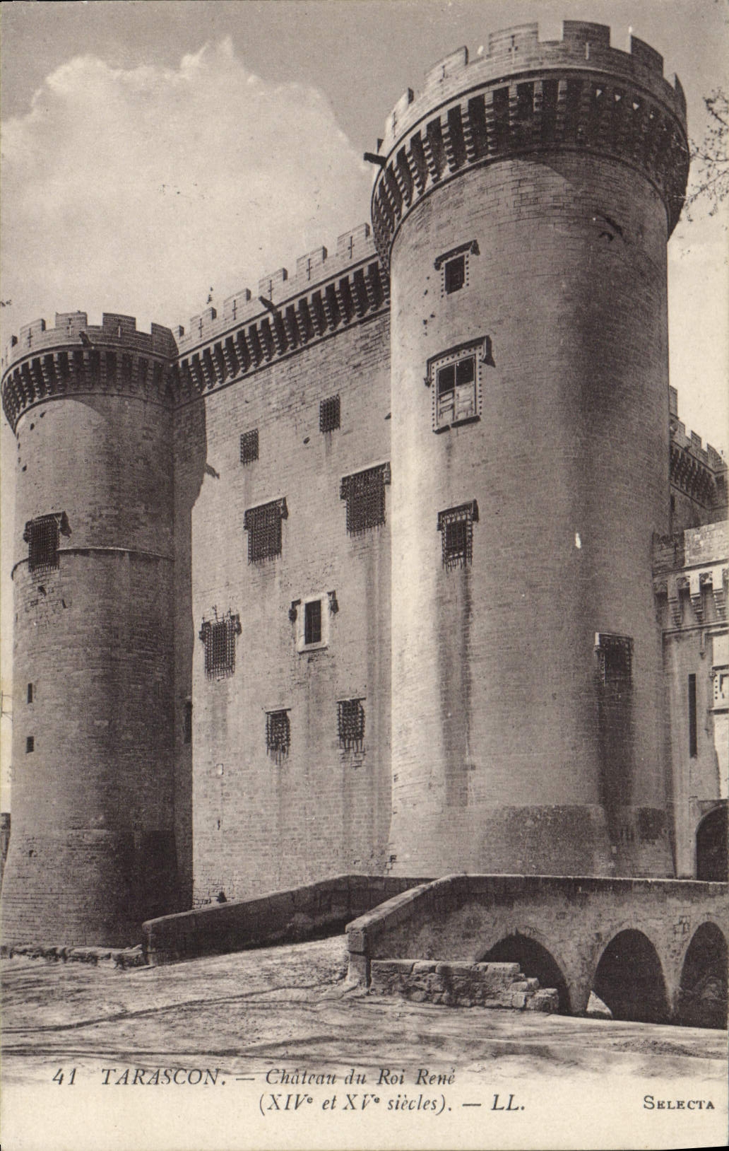 CPA Tarascon Chateau du Roi Rene XIV et XV siecle