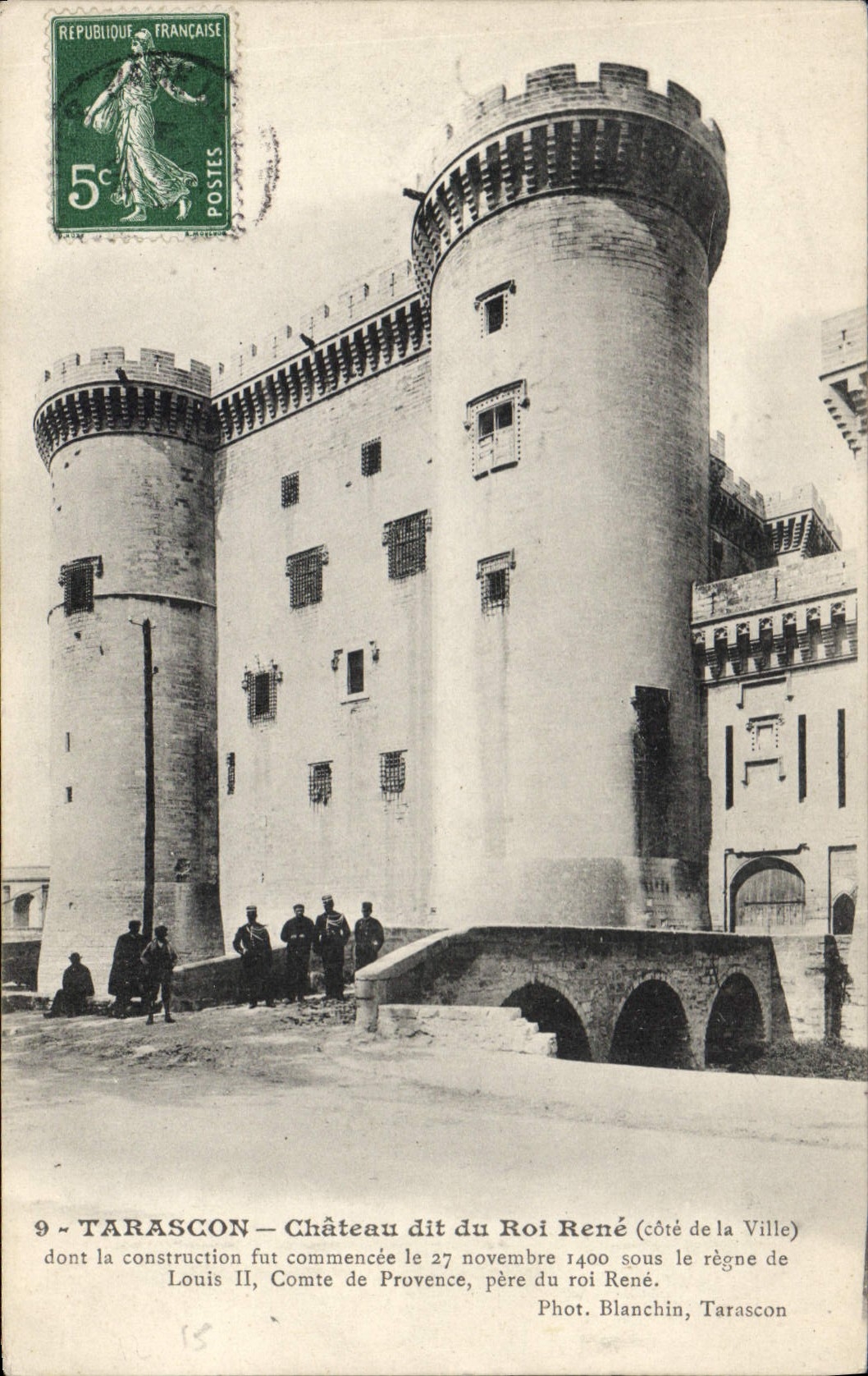 CPA Tarascon chateau dit du Roi Rene Cote de la Ville dont la construction fut commencee le 27 Novem
