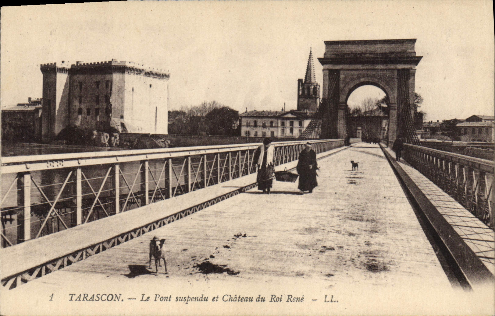 CPA Tarascon le Pont suspendu et chateau du Roi Rene