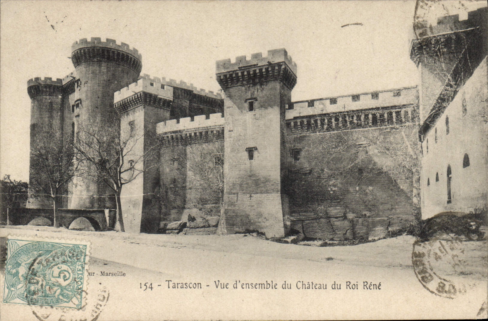 CPA Tarascon vue d'ensemble du Chateau du Roi Rene