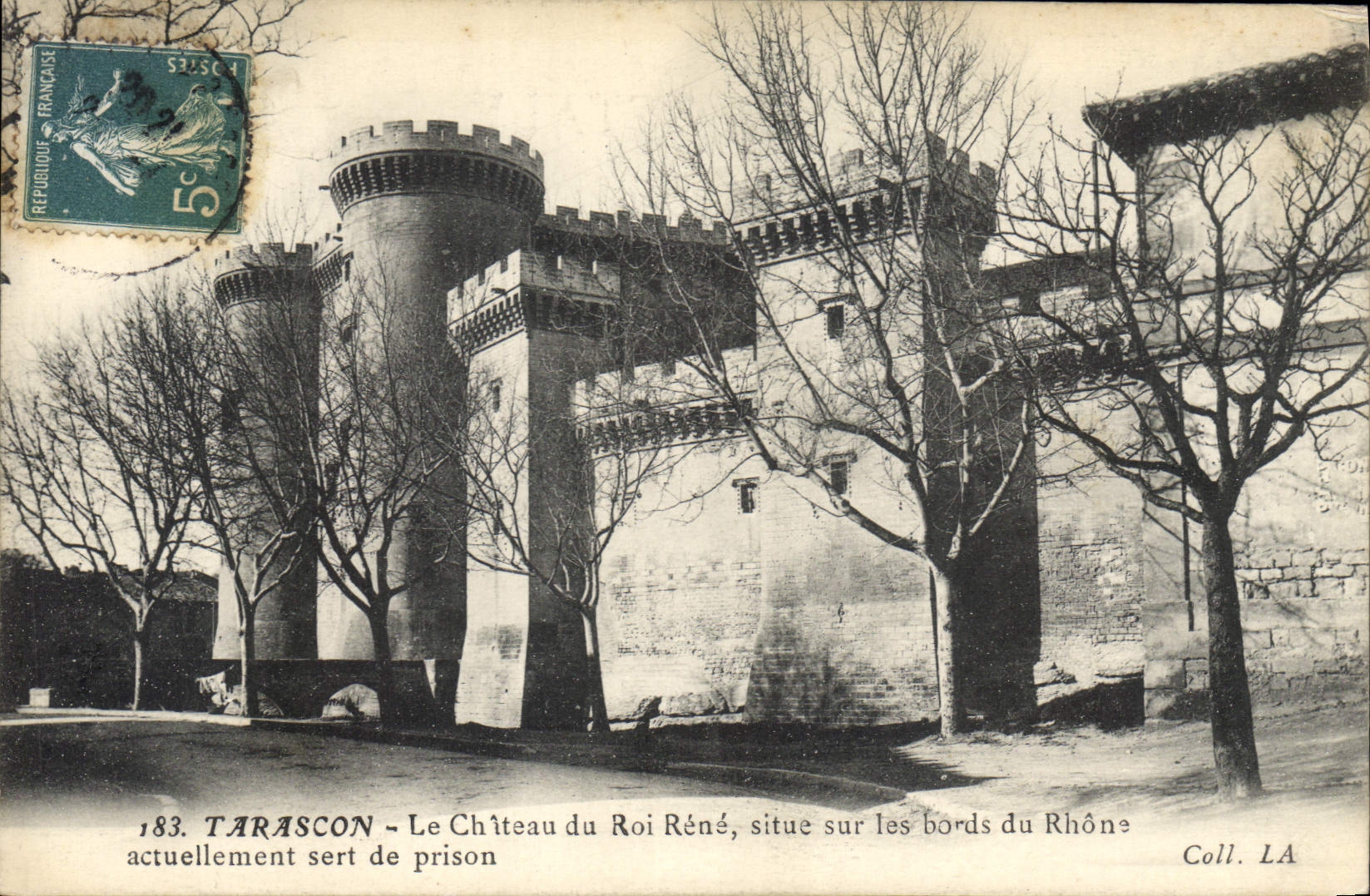 CPA Tarascon le Chateau du Roi Rene situe sur les Bords du Rhone actuellement sert de prison