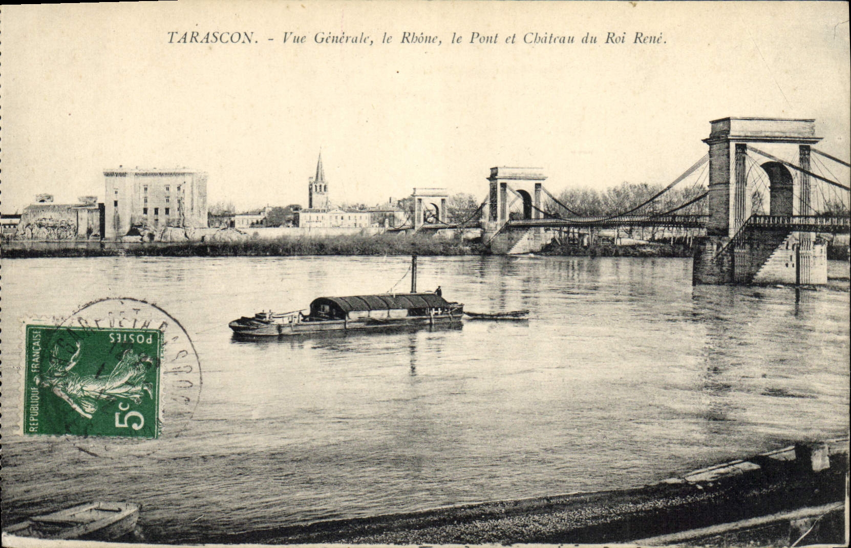 CPA Tarascon vue generale le Rhone le Pont et Chateau du Roi Rene Bateau