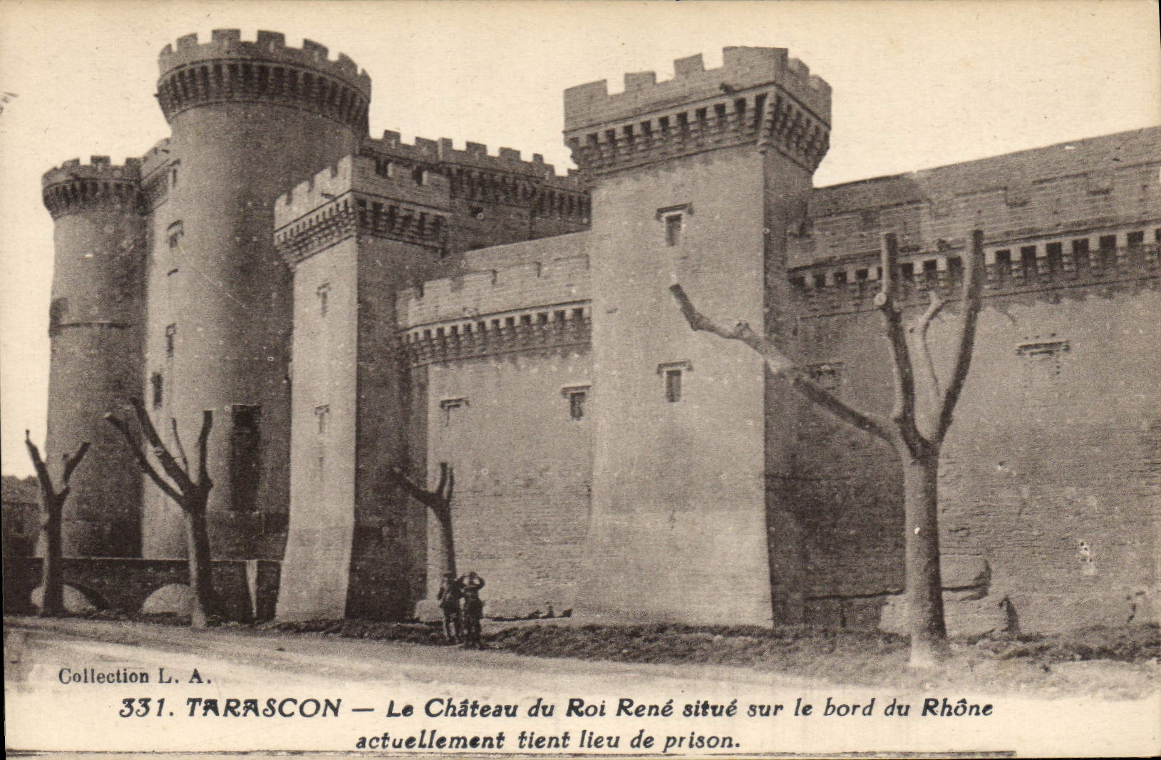 CPA Tarascon le Chateau du Roi Rene ssutue sur le bord du Rhone actuellement tient lieu de prison