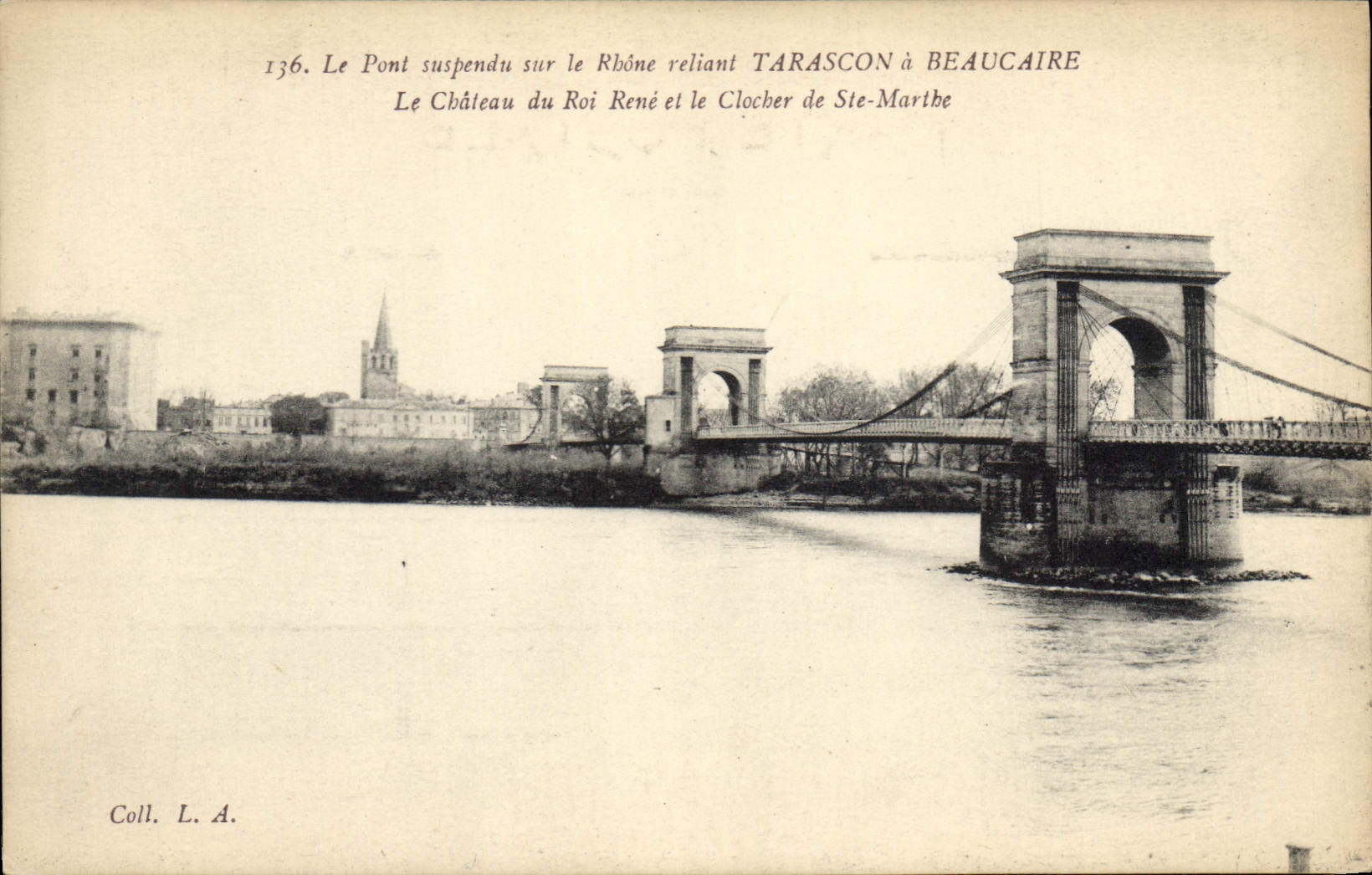 CPA Le Pont suspendu sur le Rhone Reliant Tarascon a Beaucaire le Chateau du Roi Rene et le Clocher