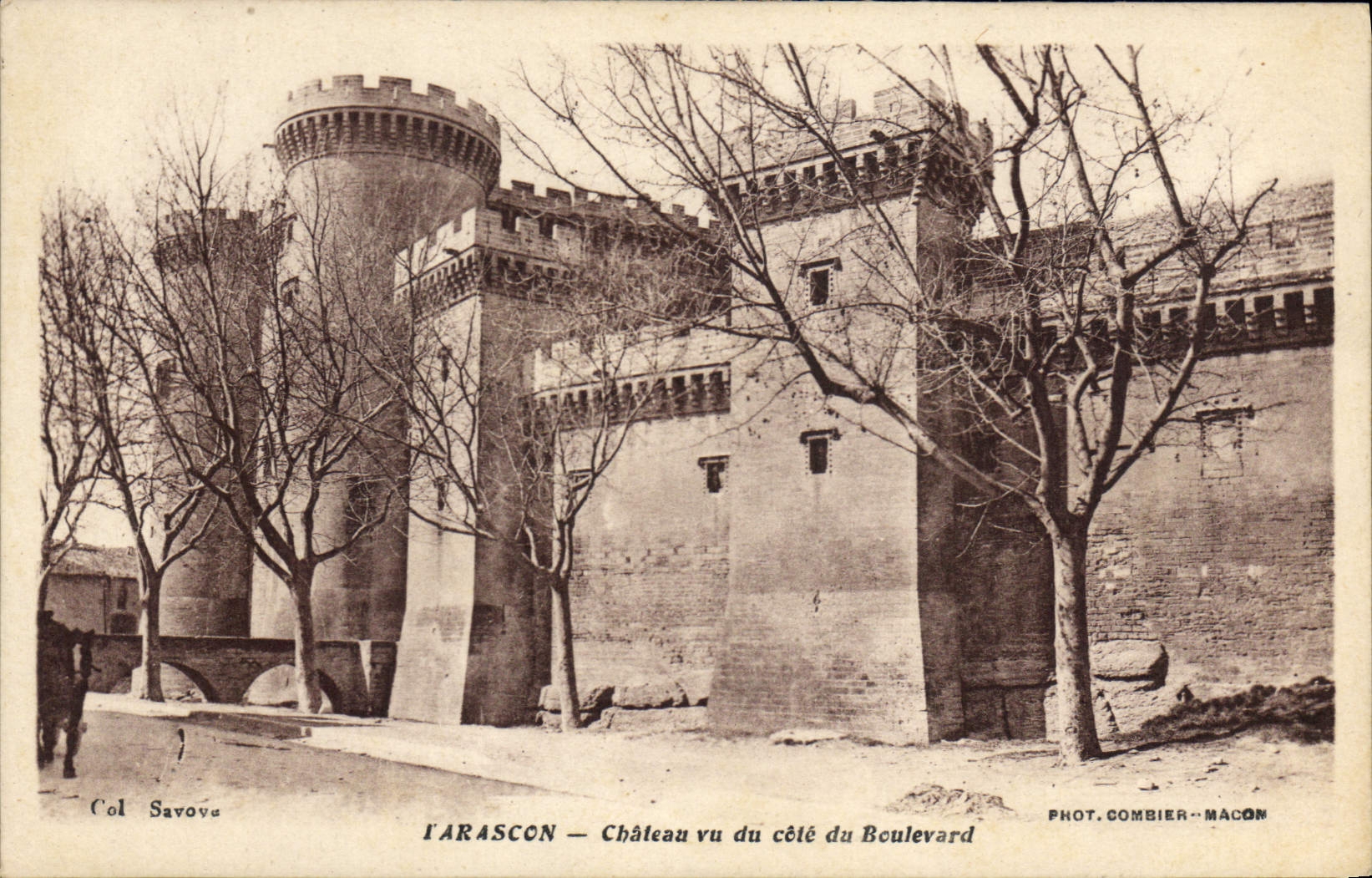 CPA Tarascon Chateau vu du cote du Boulevard