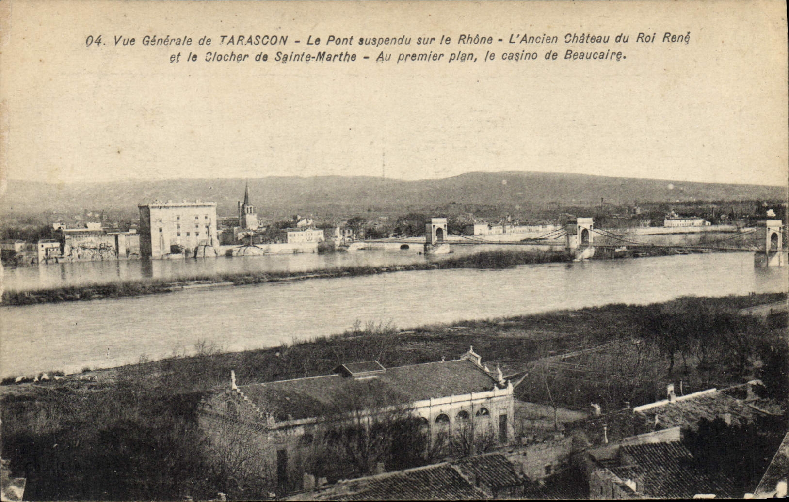 CPA Vue generale de Tarascon le Pont suspendu sur le Rhone l'Ancien Chateau du Roi Rene et le Cloche