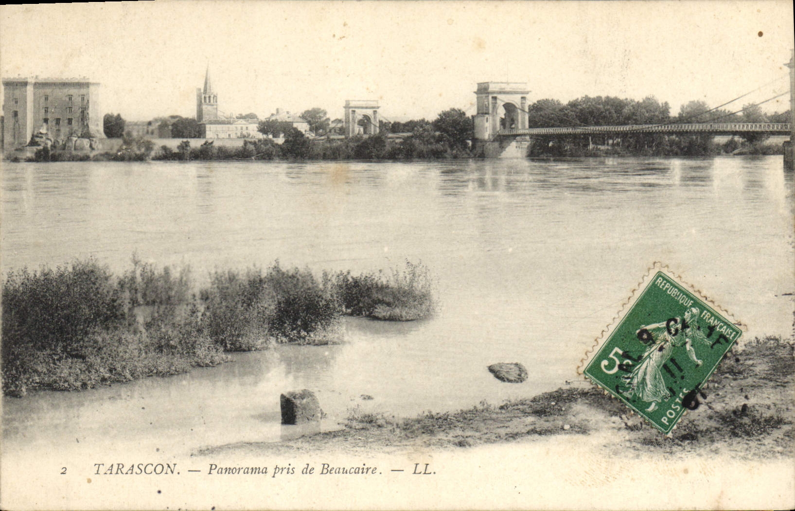 CPA Tarascon Panorama pris de Beaucaire