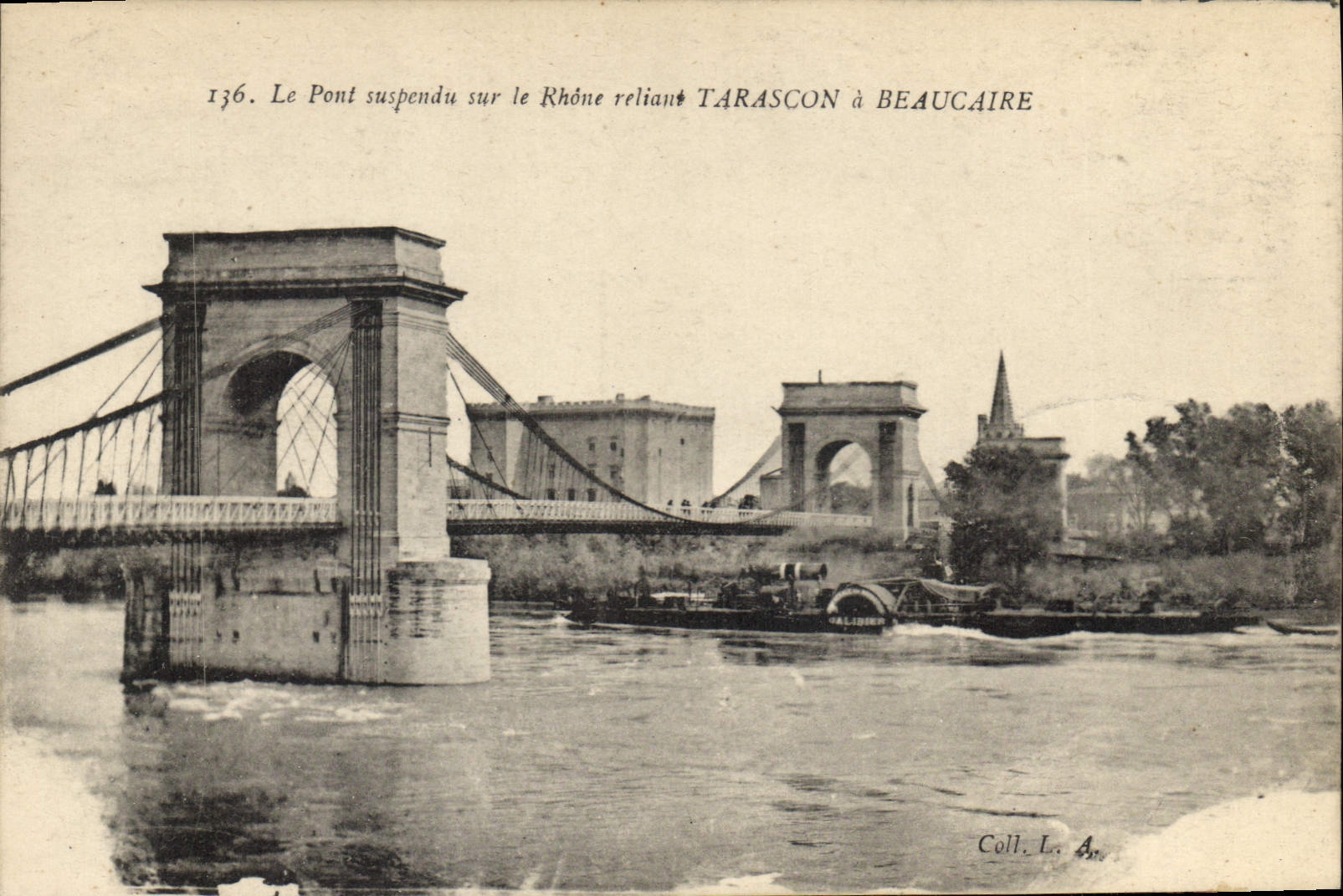 CPA Le Pont suspendu sur le Rhone reliant Tarascon a Beaucaire