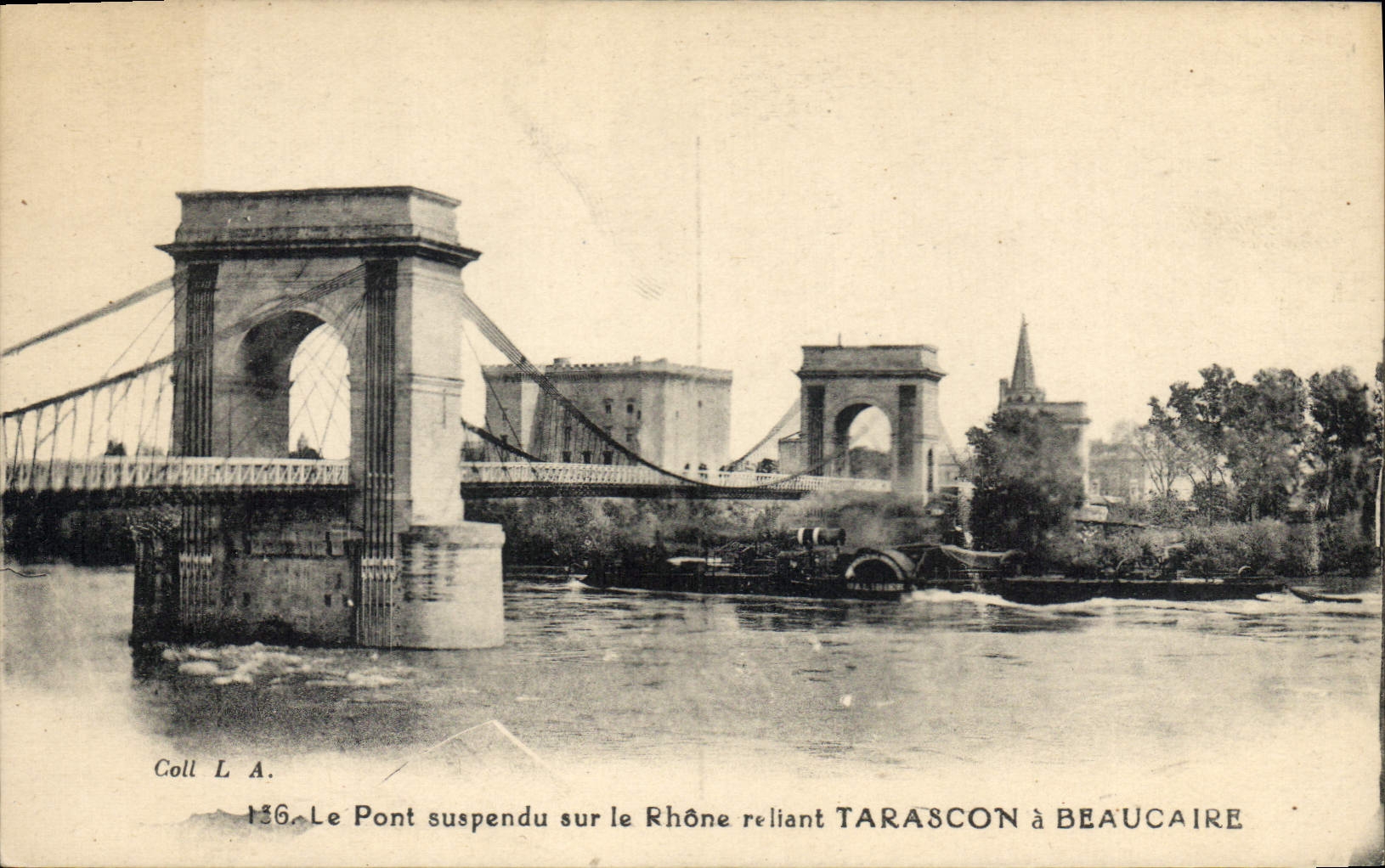 CPA Le Pont suspendu sur le Rhone reliant Tarascon a Beaucaire
