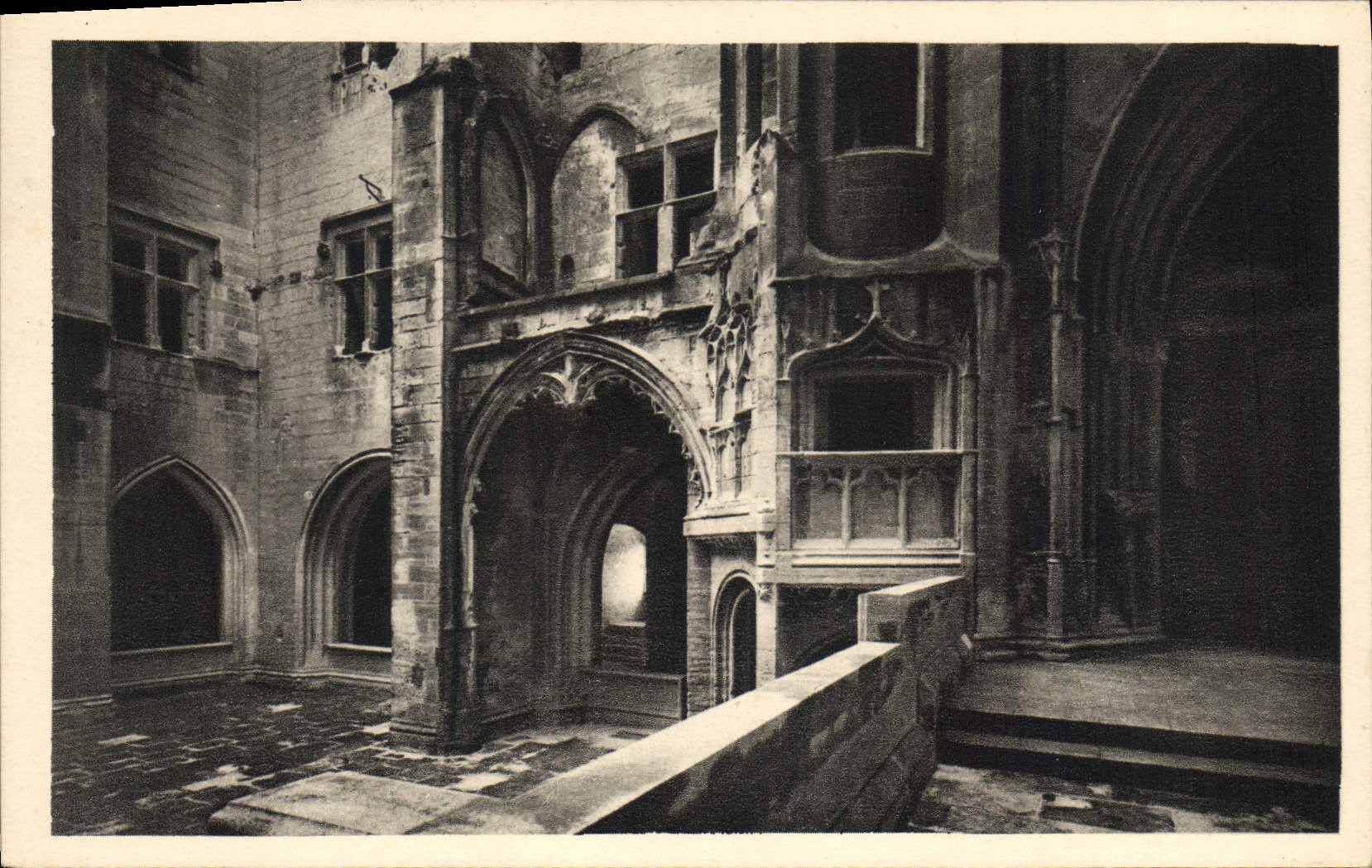 CPA Chateau de Tarascon B du R la Cour detail