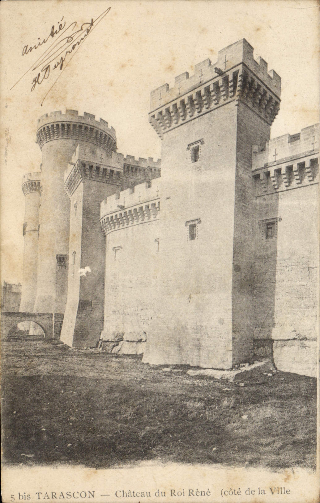 CPA Tarascon Chateau du Roi Rene Cote de la Ville