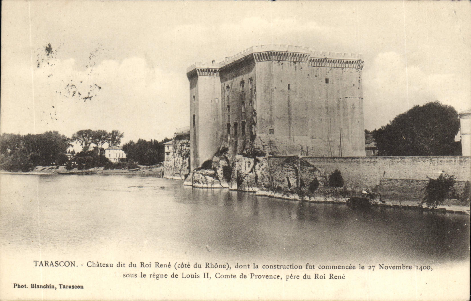 CPA Tarascon Chateau di du Roi Rene Cote du Rhone dont la construction fut commencee le 27 Novembre