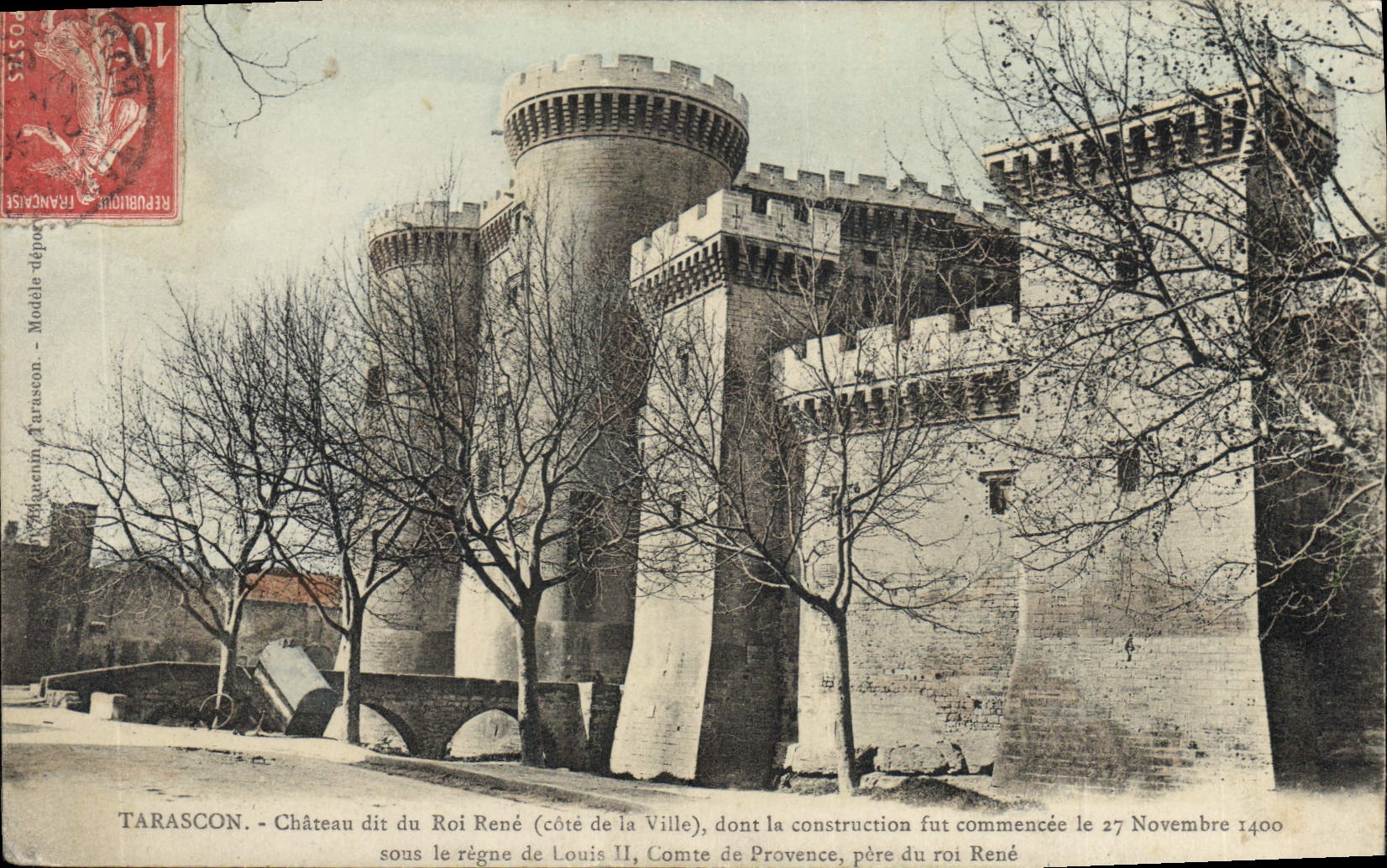 CPA Tarascon Chateau dit du Roi Rene Cote de la Ville dont la construction fut commencee le 27 Novem
