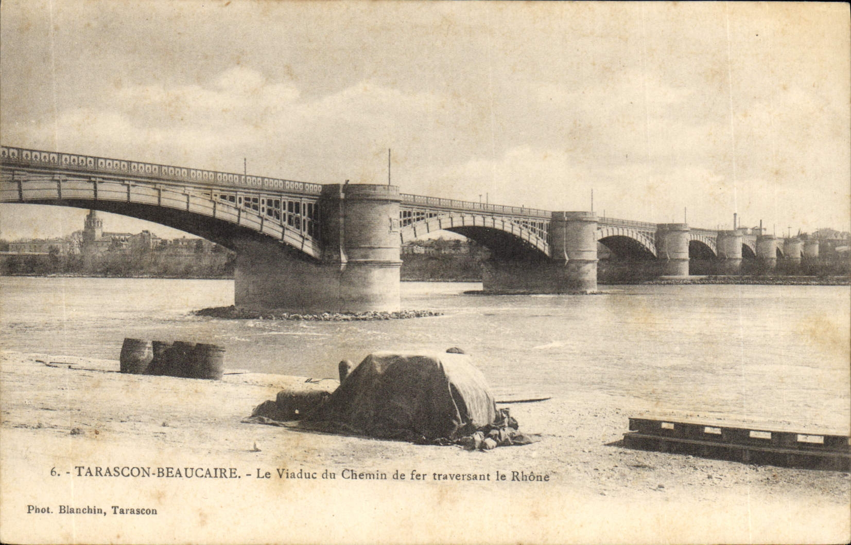CPA Tarascon Beaucaire le Viaduc du chemin de fer traversant le Rhone