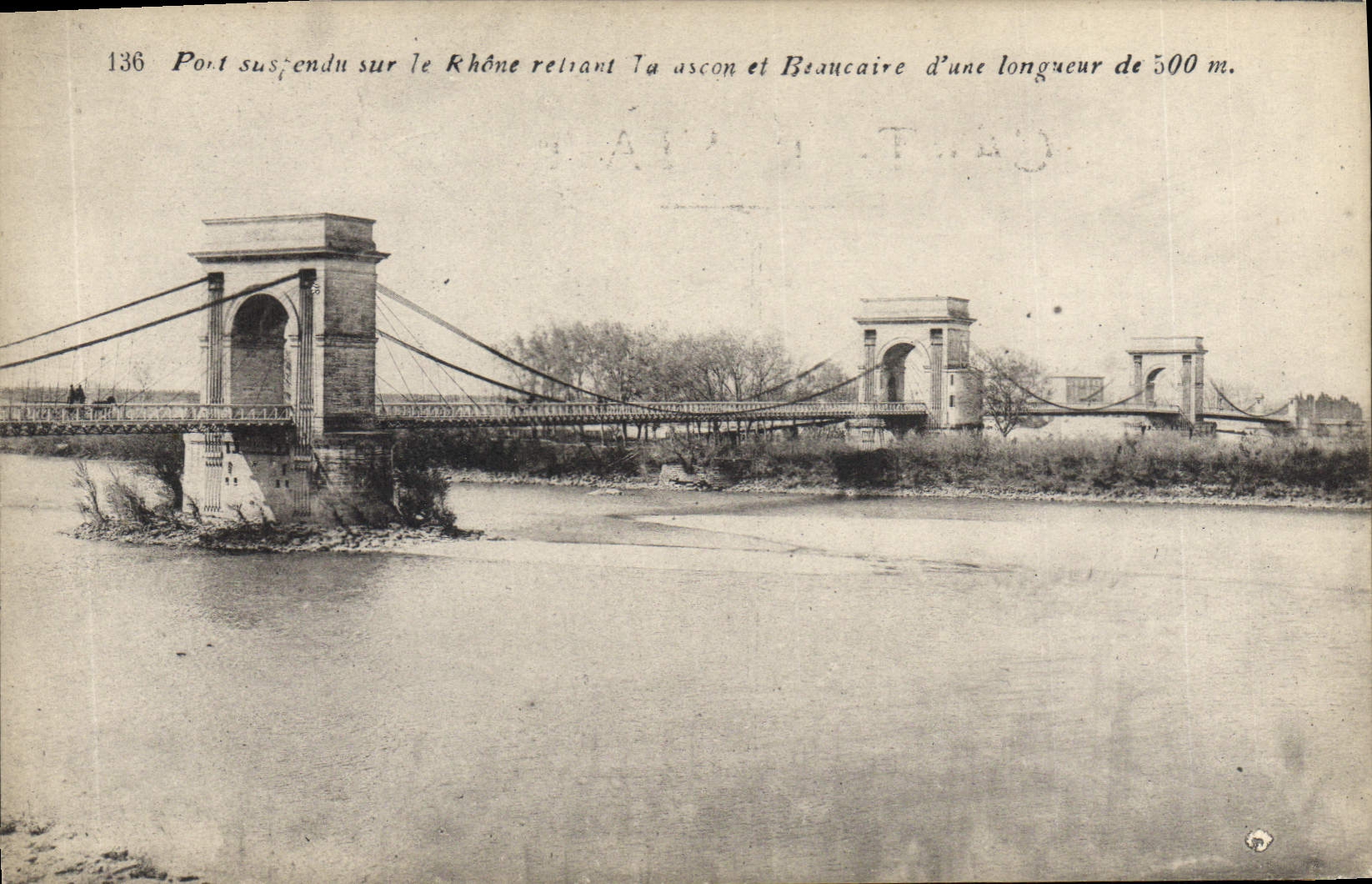 CPA Le Pont supendu sur le Rhone reliant Tarascon a Beaucaire