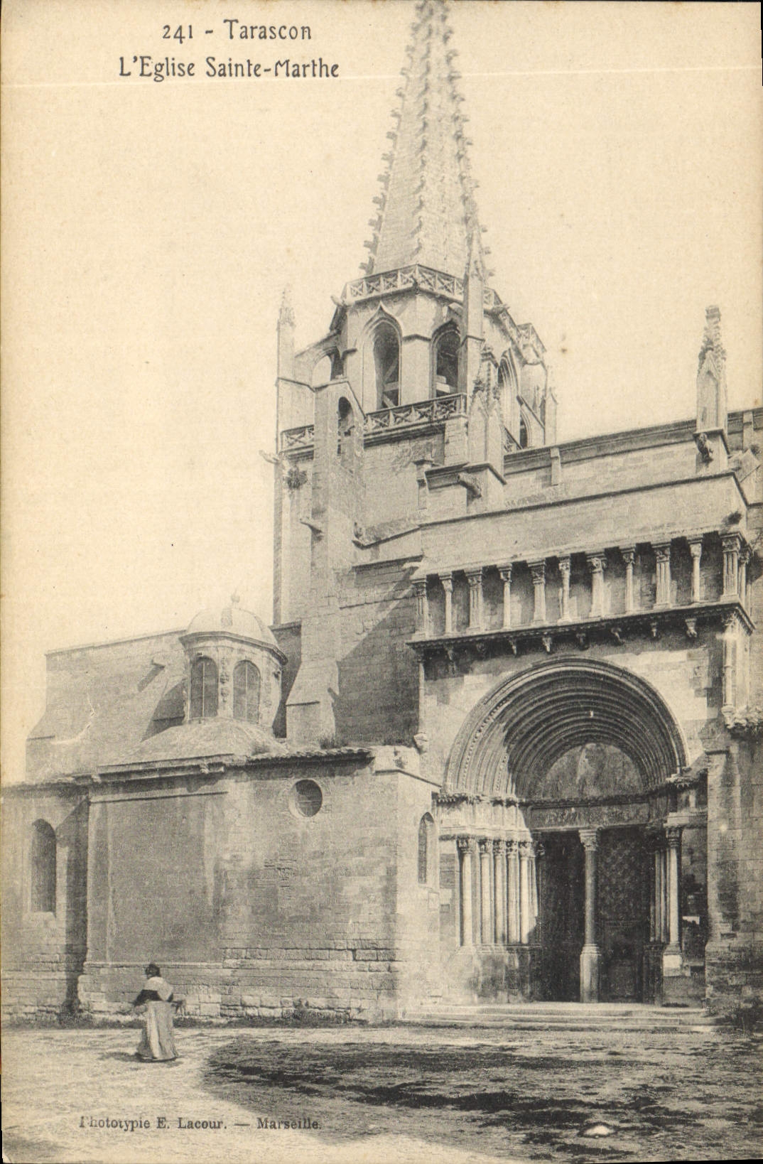 CPA Tarascon l'eglise Sainte Marthe 