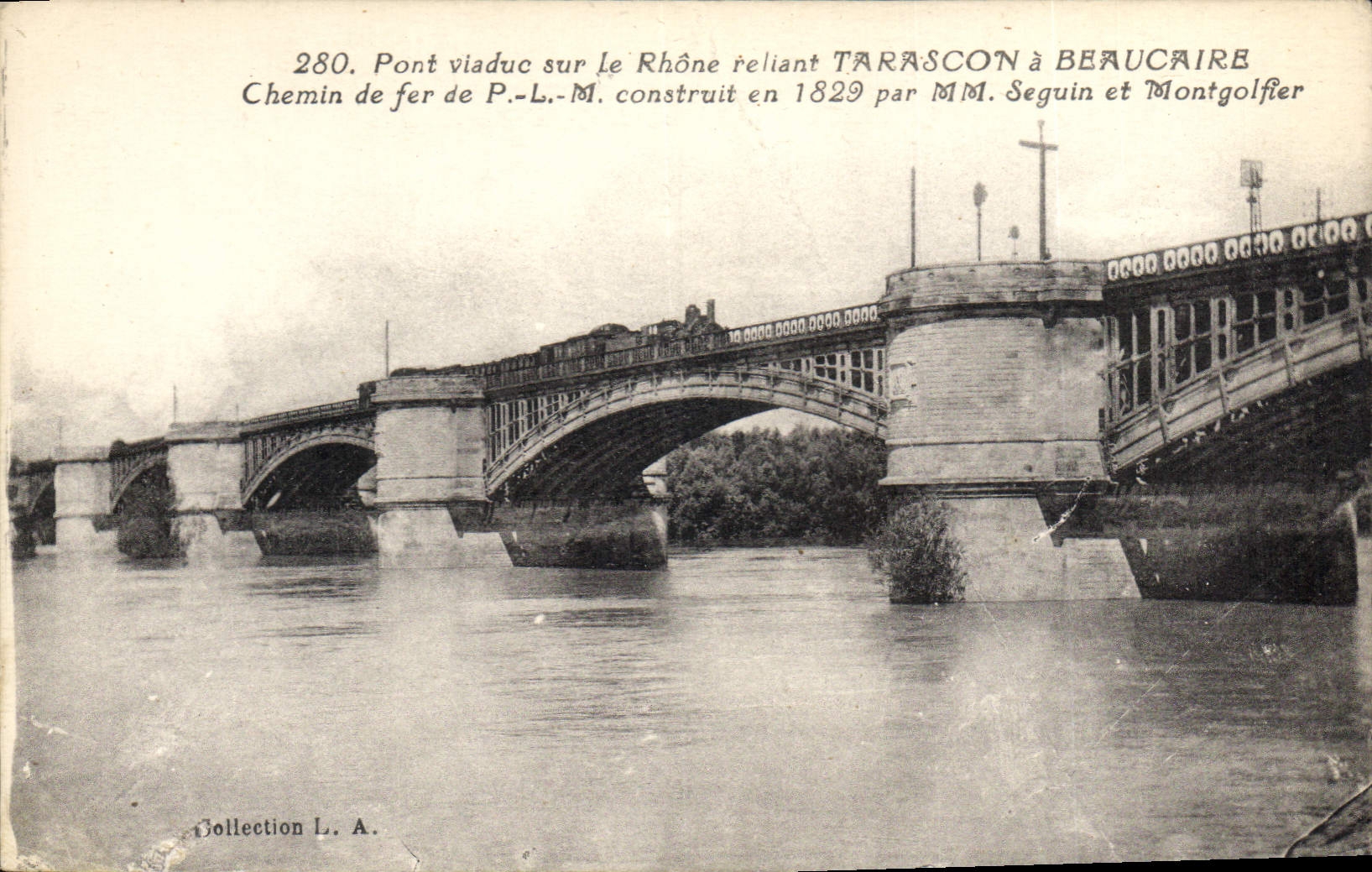 CPA Le Pont supendu sur le Rhone reliant Tarascon chemin de fer de PLM construit en 1829 par MM segu