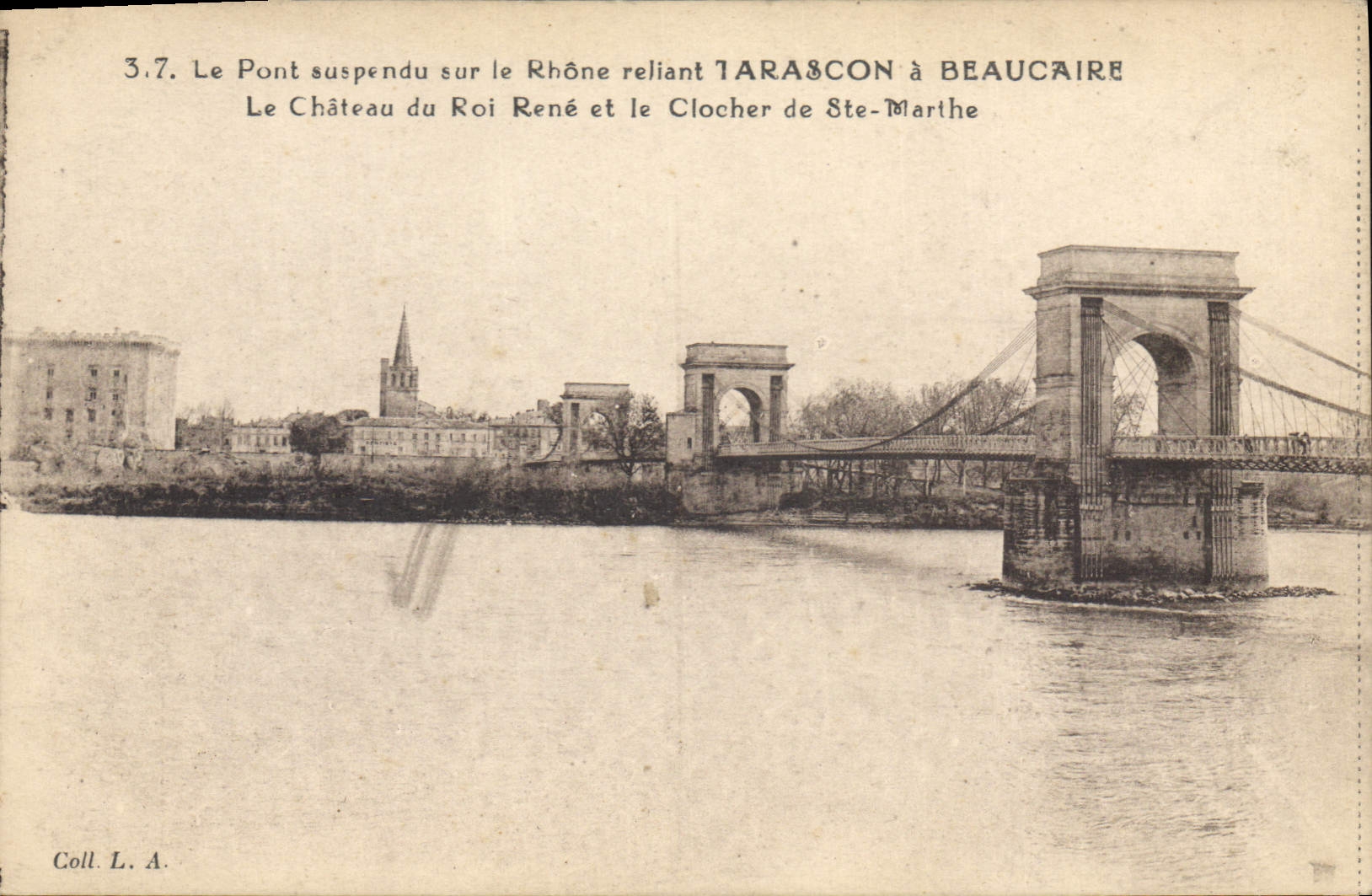 CPA Le Pont suspendu sur le Rhone reliant Tarascon a Beaucaire le Chateau du Roi Rene et le clocher