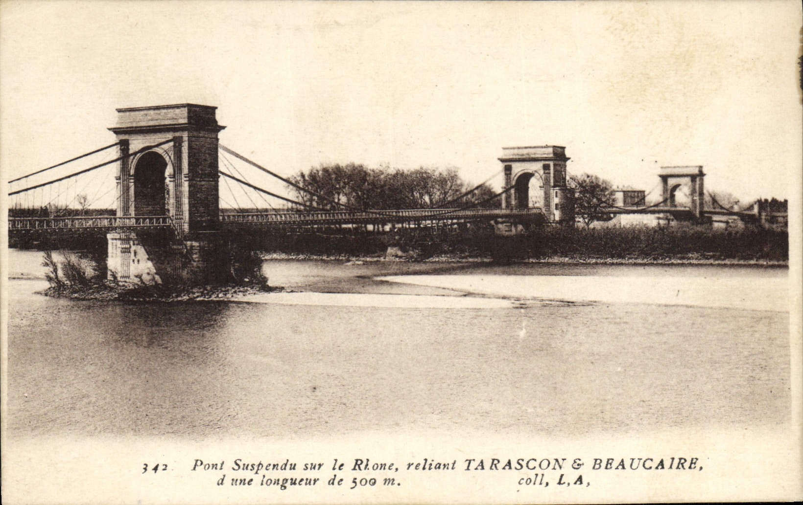 CPA Pont suspendu sur le Rhone reliant Tarascon et Beaucaire