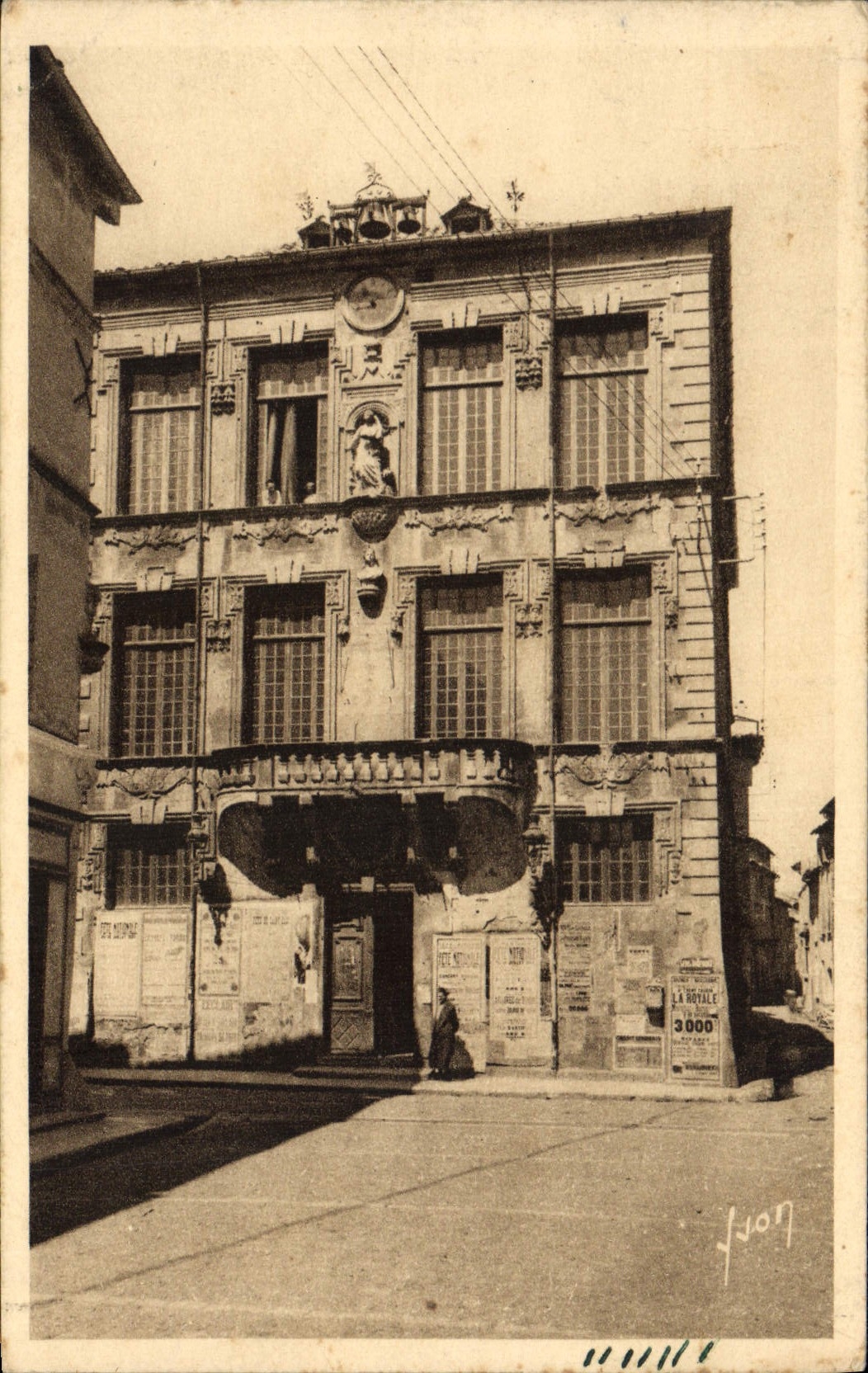 CPA Tarascon Bouches du Rhone l'hotel de Ville