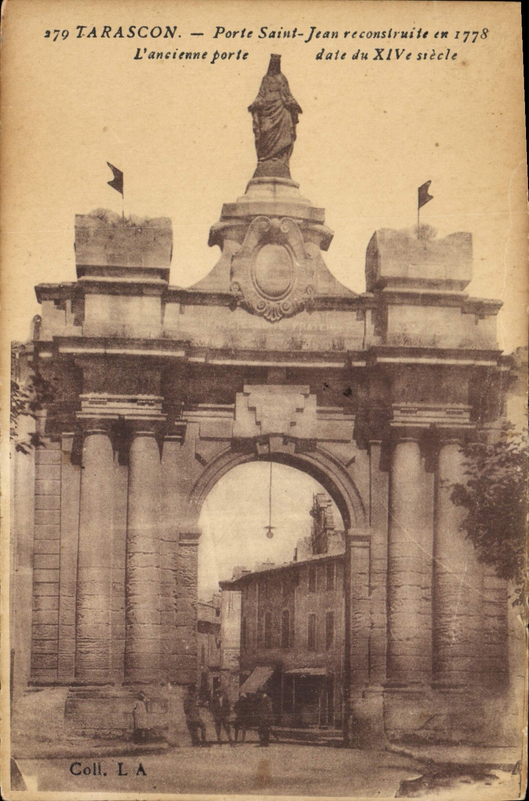 CPA Tarascon Porte Saint Jean reconstruite en 1778 l'ancienne porte date du XIV siecle