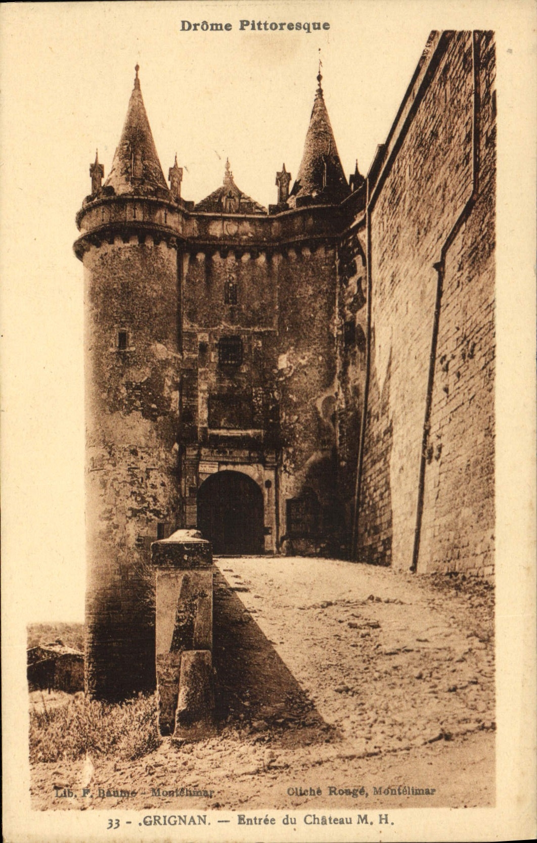 CPA Grignan Entree du Chateau 