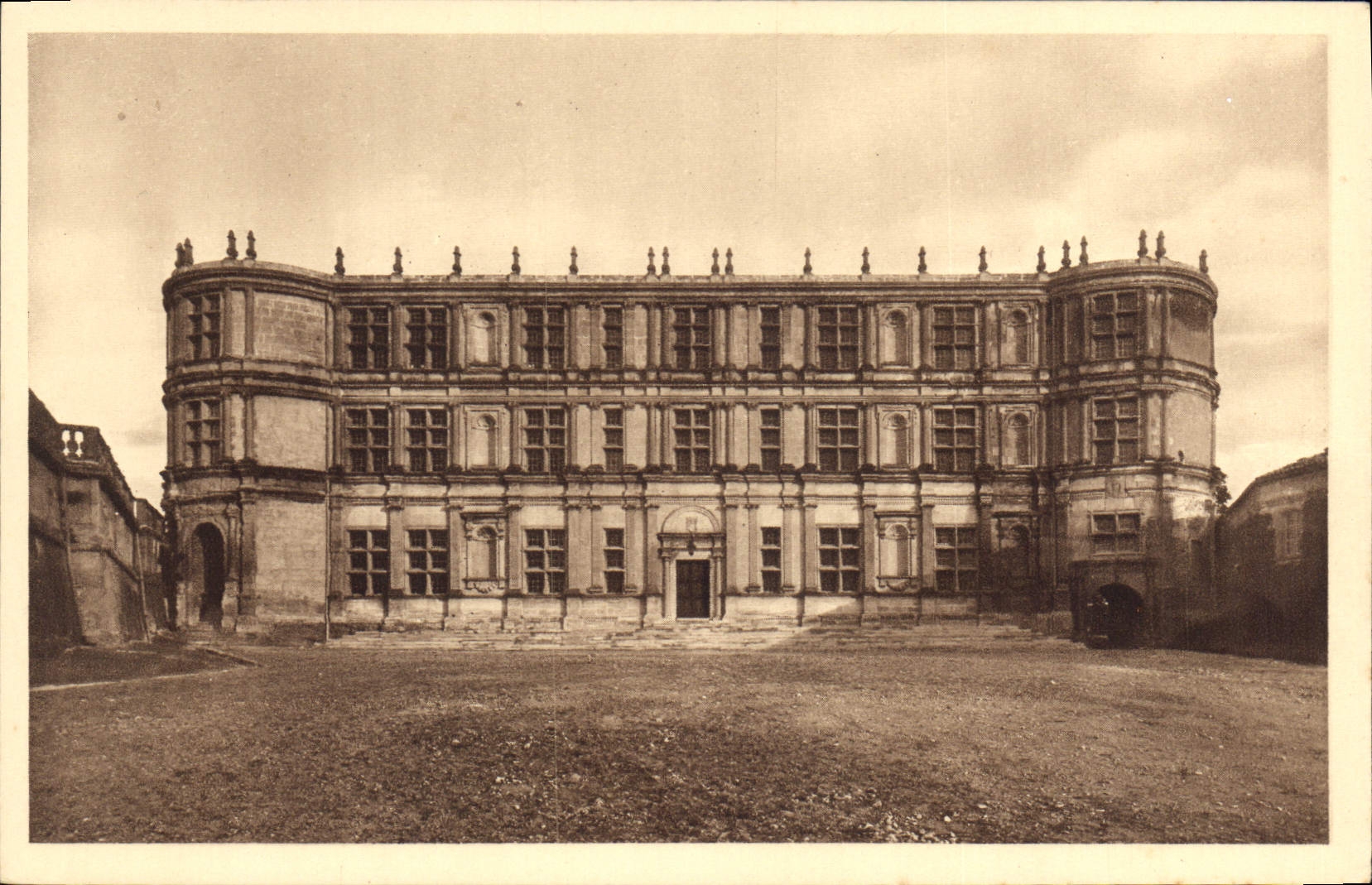 CPA Chateau de Grignan Drome grand facade renaissance demolie par la grande revolution entierement r