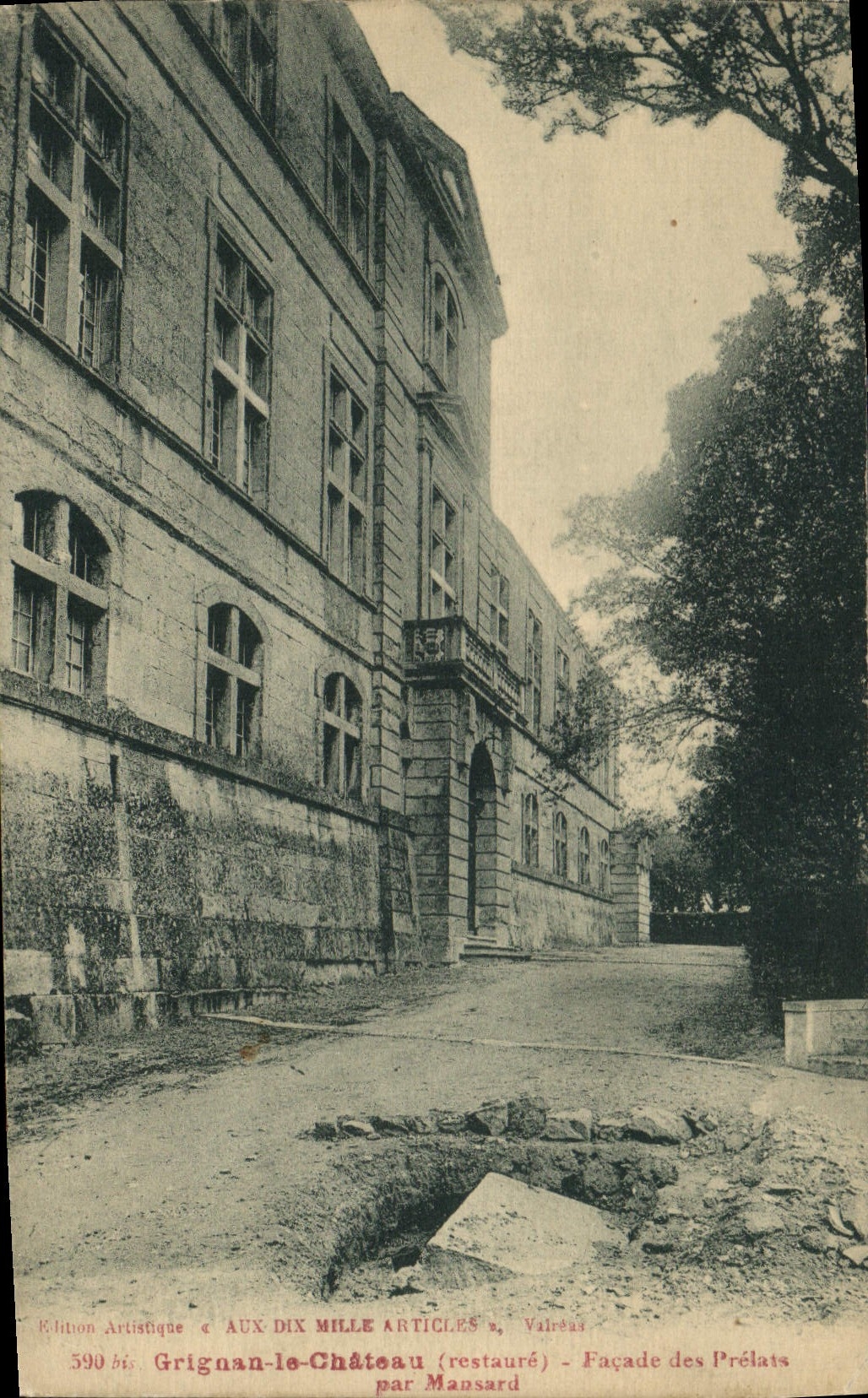 CPA Grignan le Chateau restaure facade des Prelats par Mansard 
