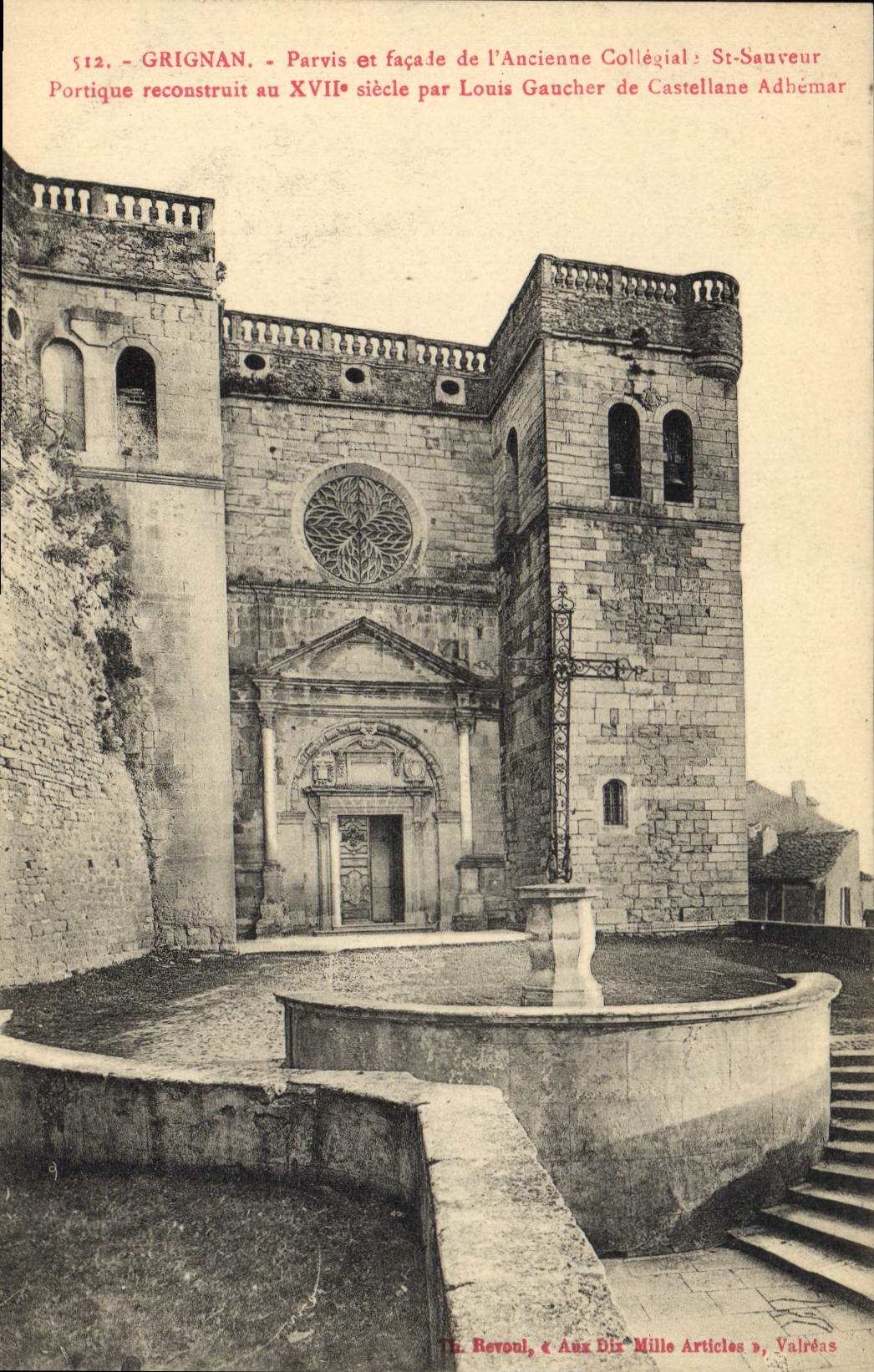 CPA Grignan Parvis et facade de l'ancienne Collegiale St Sauveur Portique reconstruit au XVII siecle