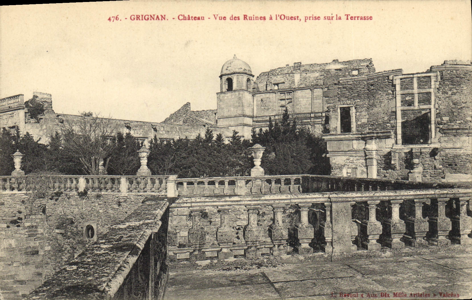 CPA Grignan chateau vue des Ruines a l'Ouest prise sur la Terrasse 