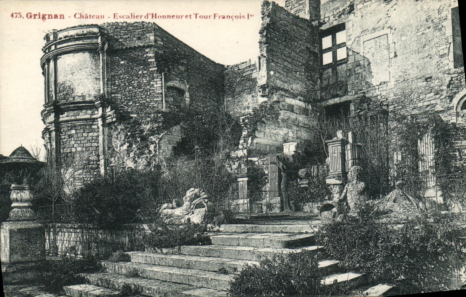 CPA Grignan chateau Escalier d'Honneur et Tour Francois Ier 