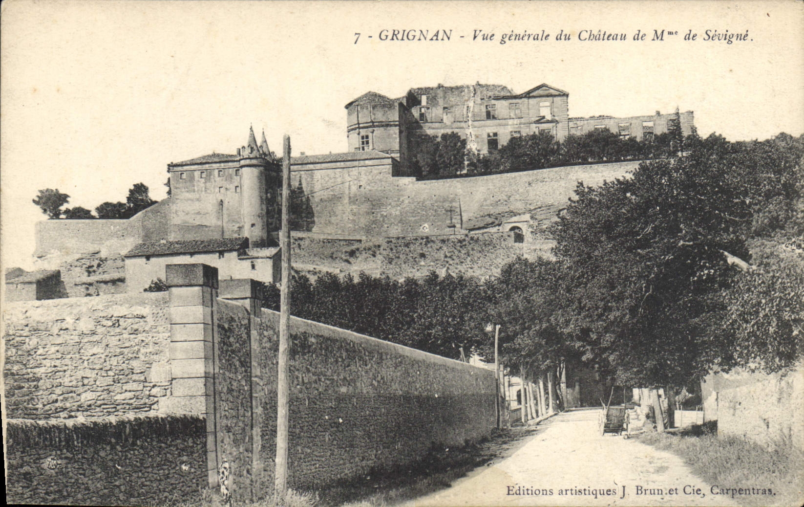 CPA Grignan vue generale du chateau de Mme de Sevigne 