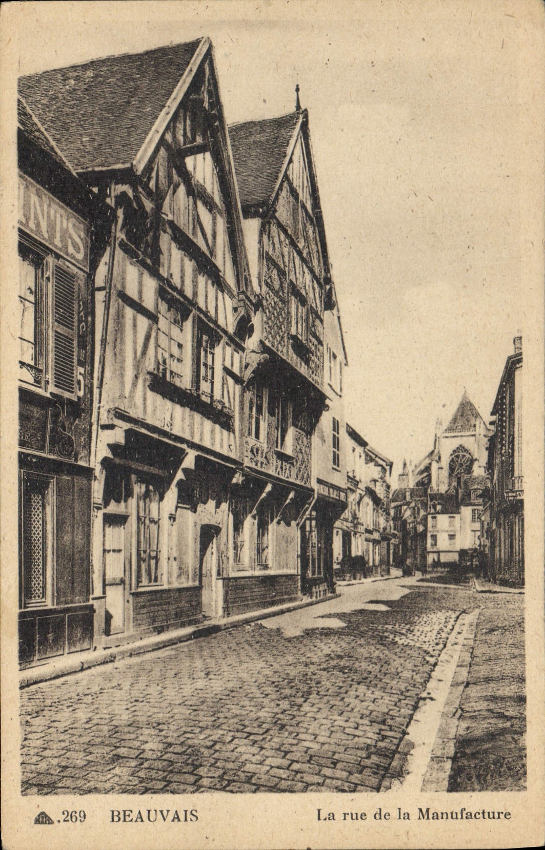 CPA Beauvais La rue de la Manufacture 