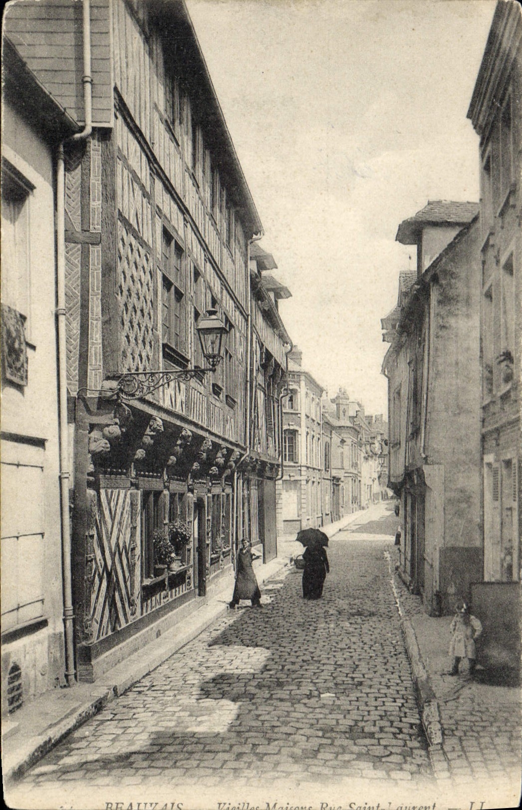 CPA Beauvais Vieilles Maisons Rue Saint Laurent 
